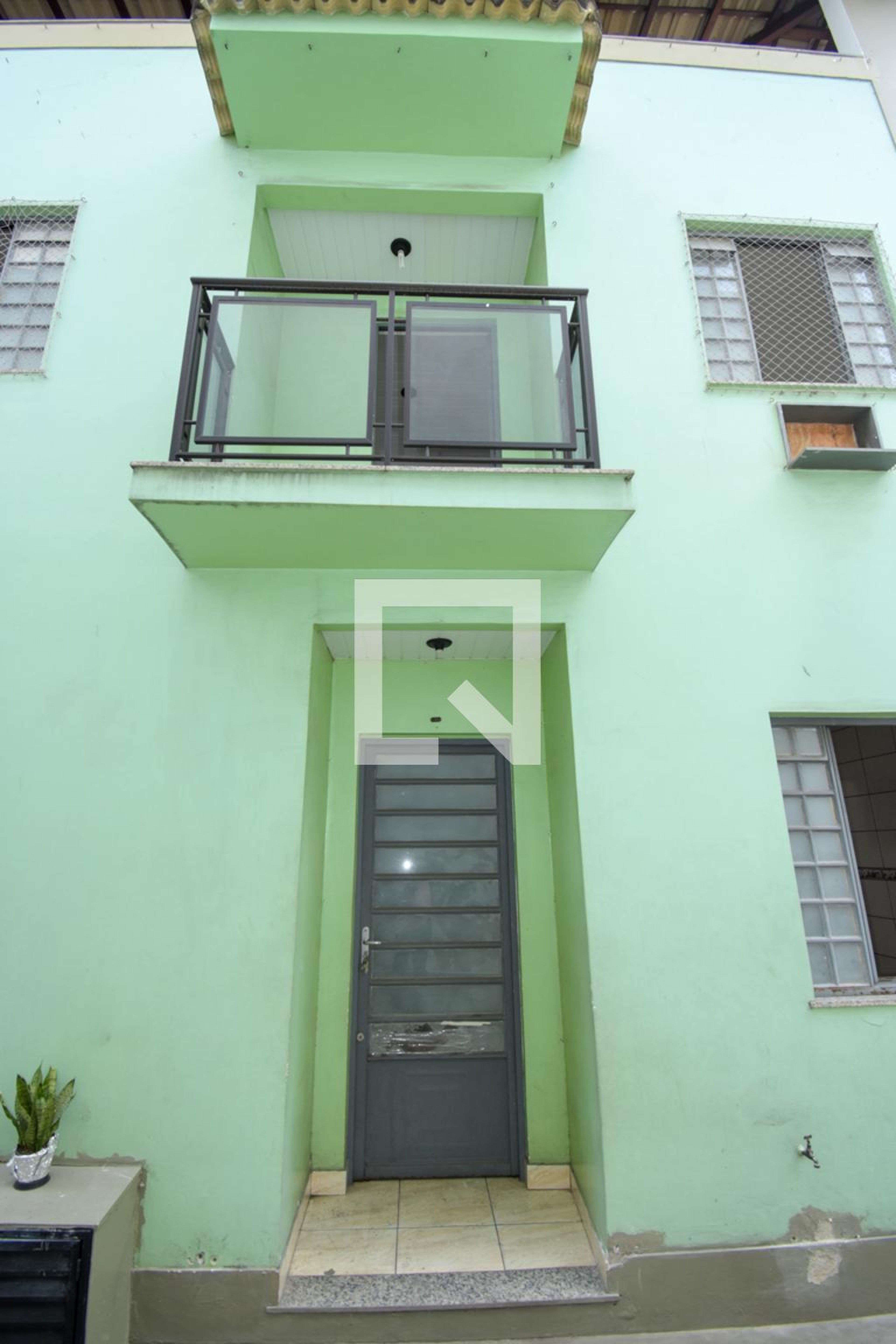 Fachada Condomínio em Rua General Rodrigues, 36