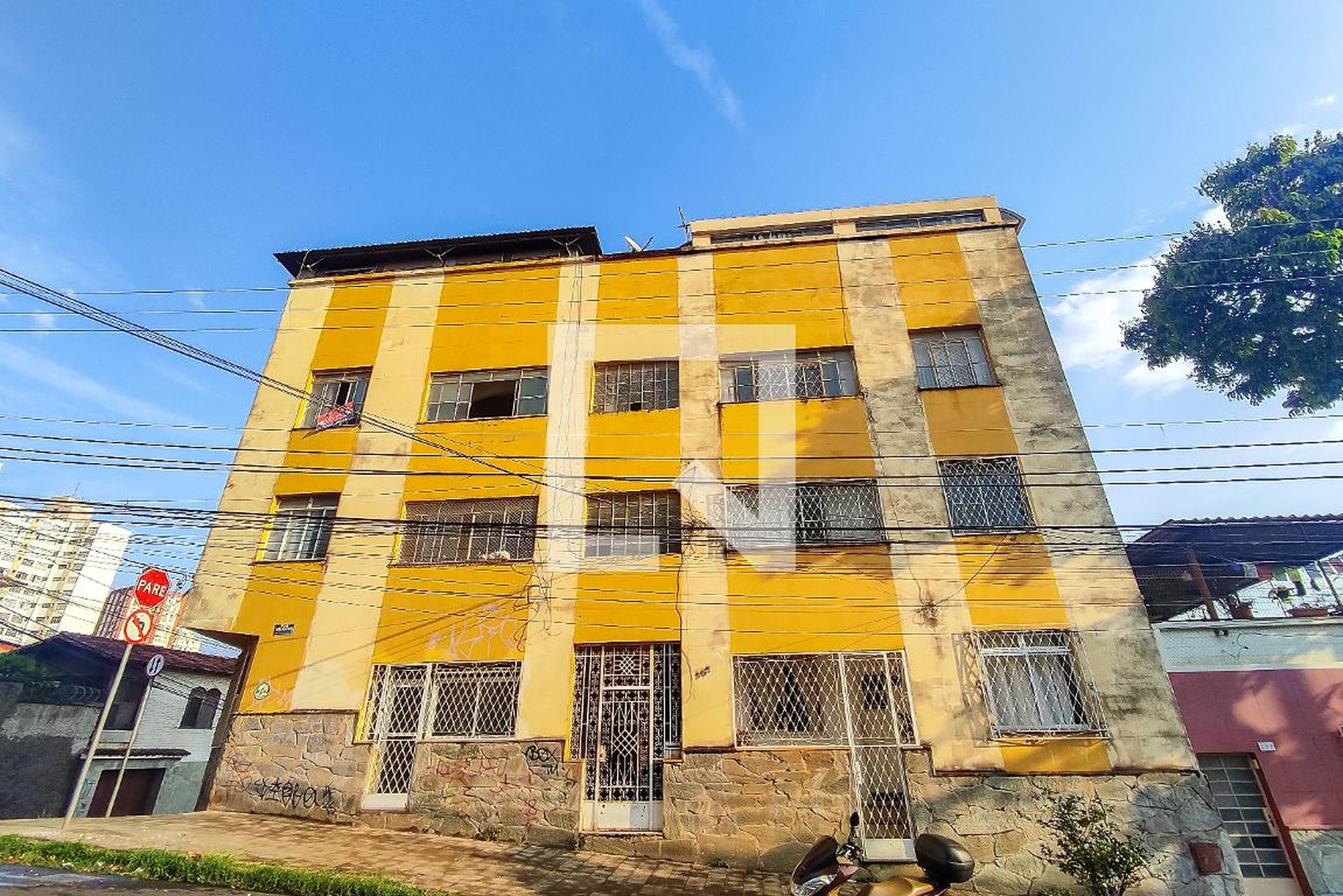 Fachada Condomínio em Rua Álvares de Azevedo, 202