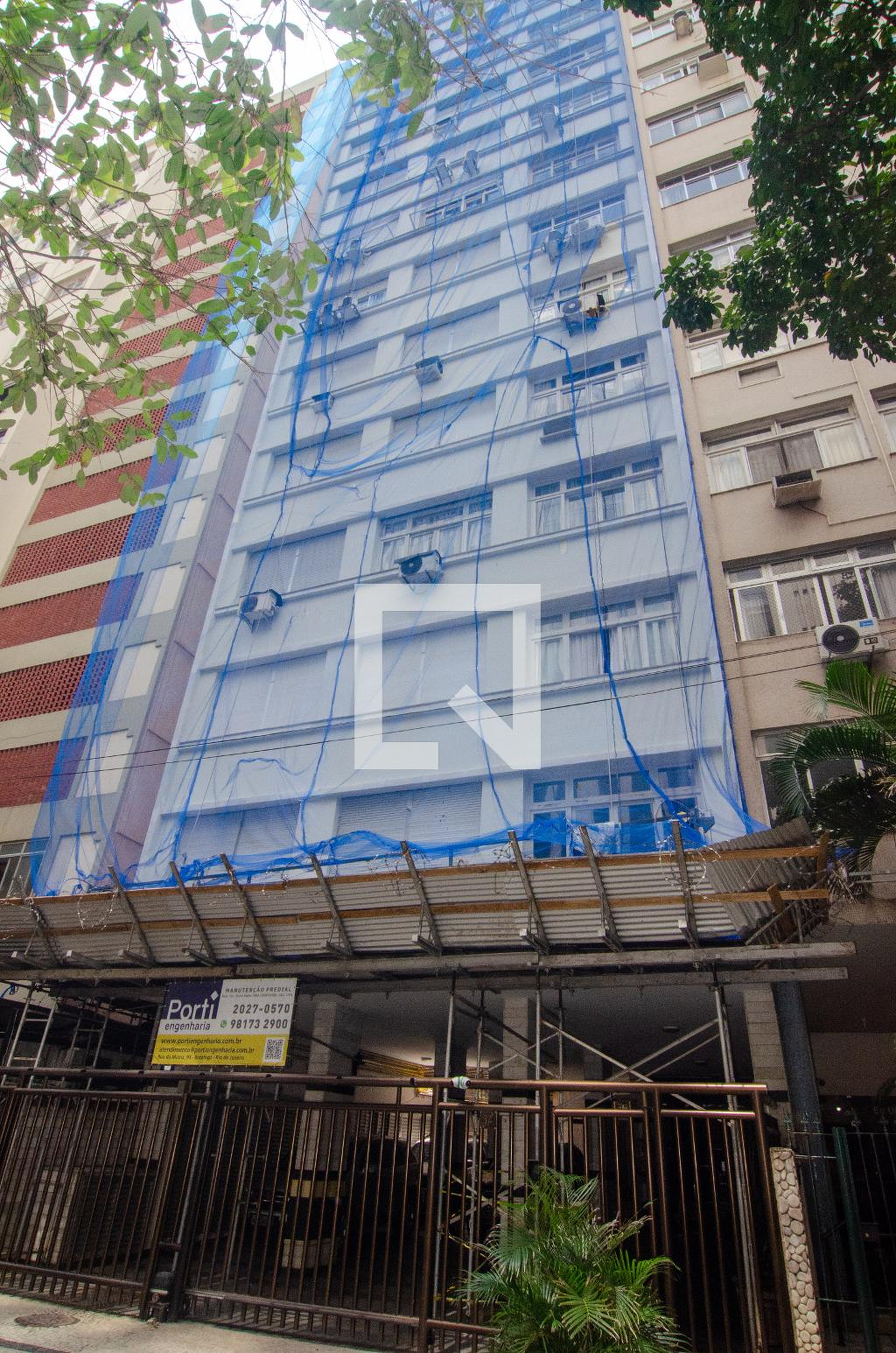 Fachada Condomínio em Rua General Ribeiro da Costa, 32