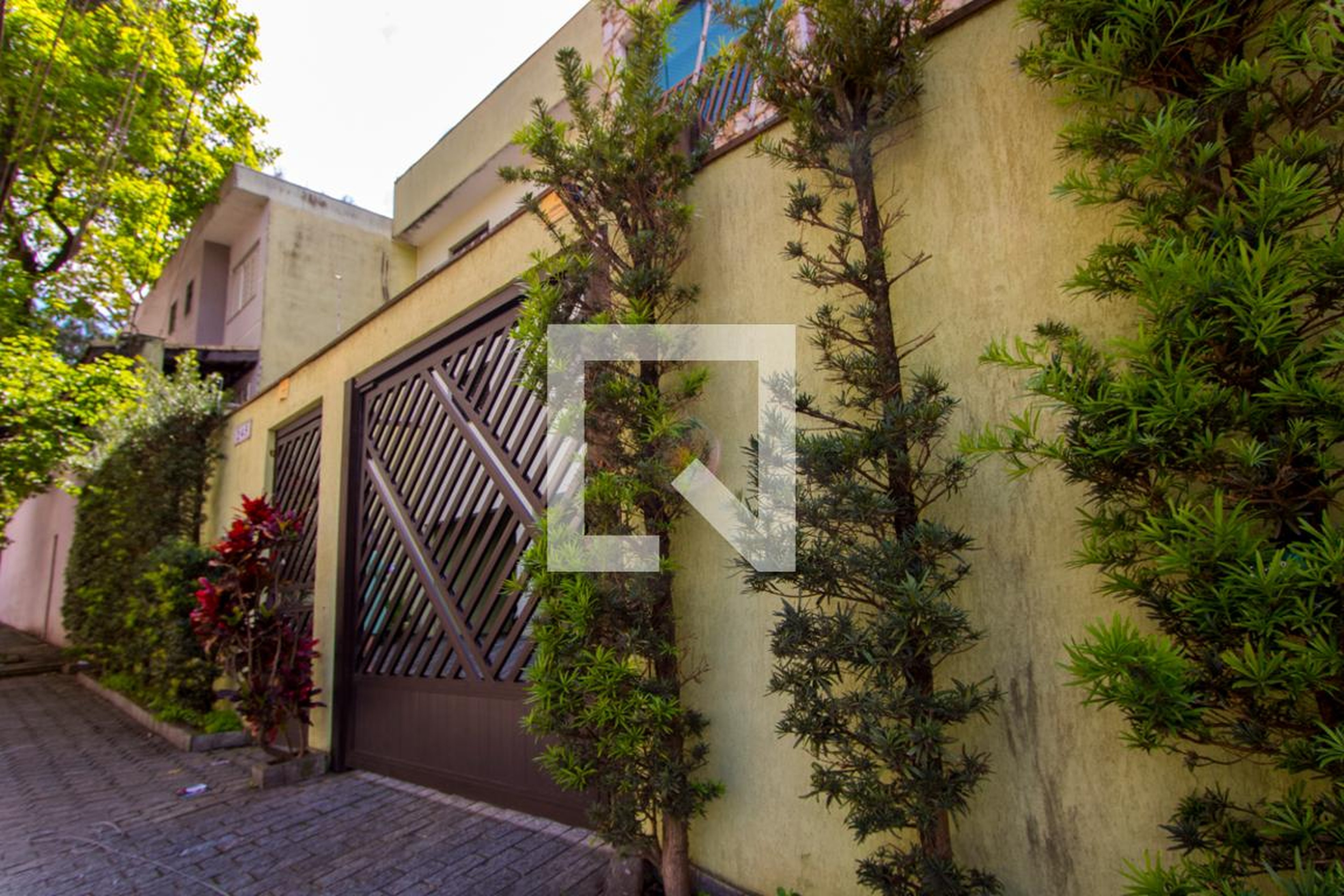 Fachada Condomínio em Rua dos Morrados, 245