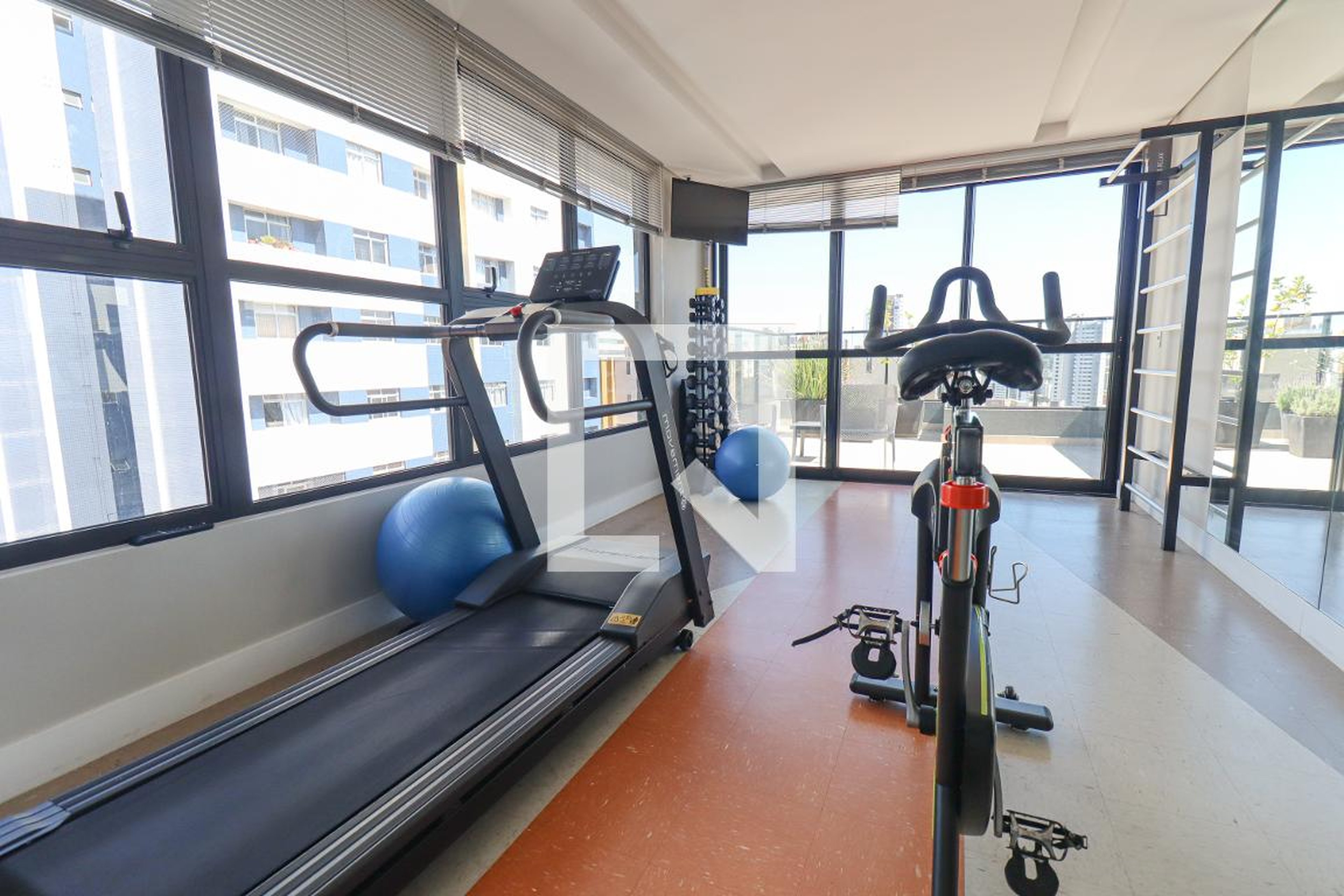 Academia - Easy Emiliano