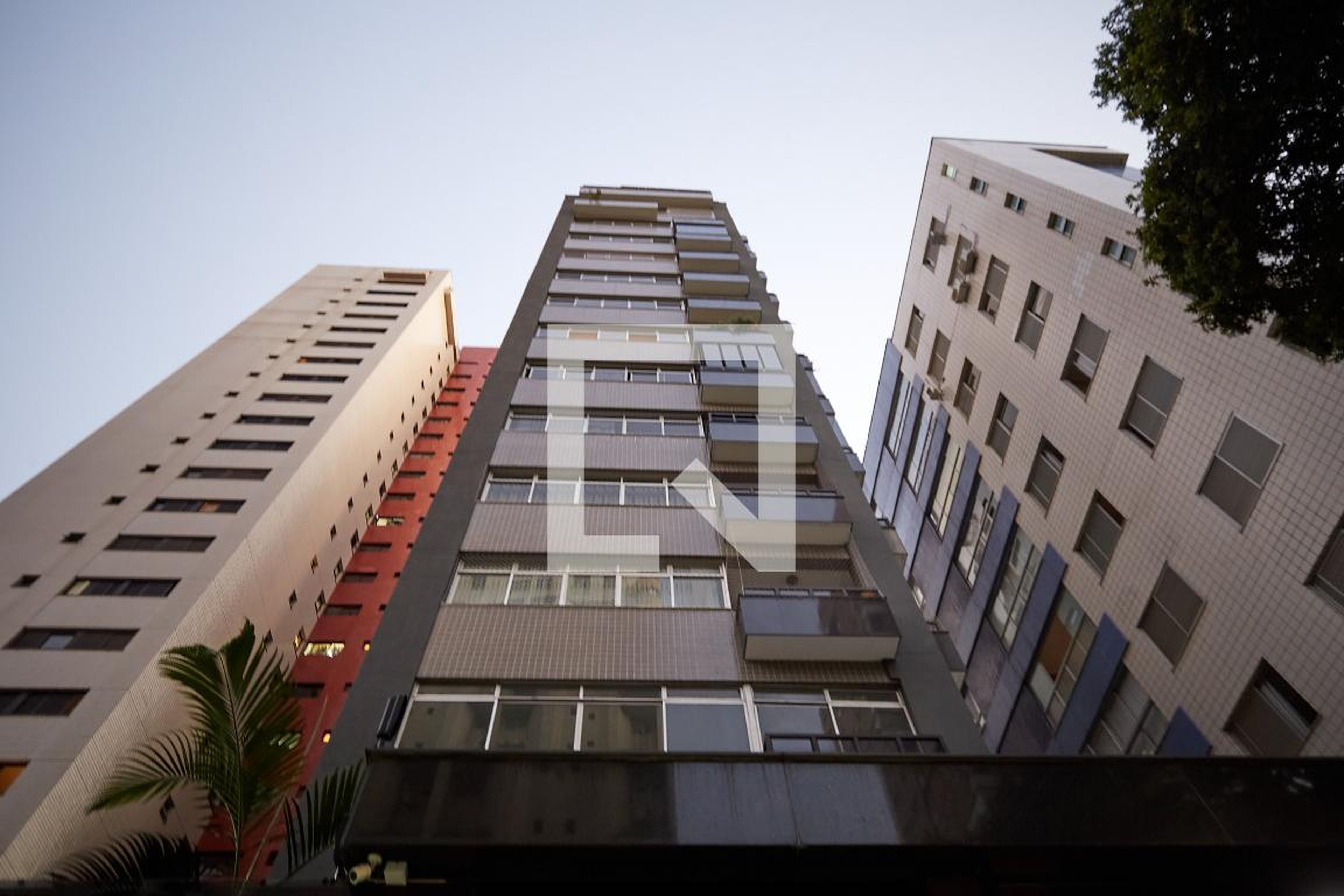 Fachada Condomínio em Rua Professor Antônio Aleixo, 743