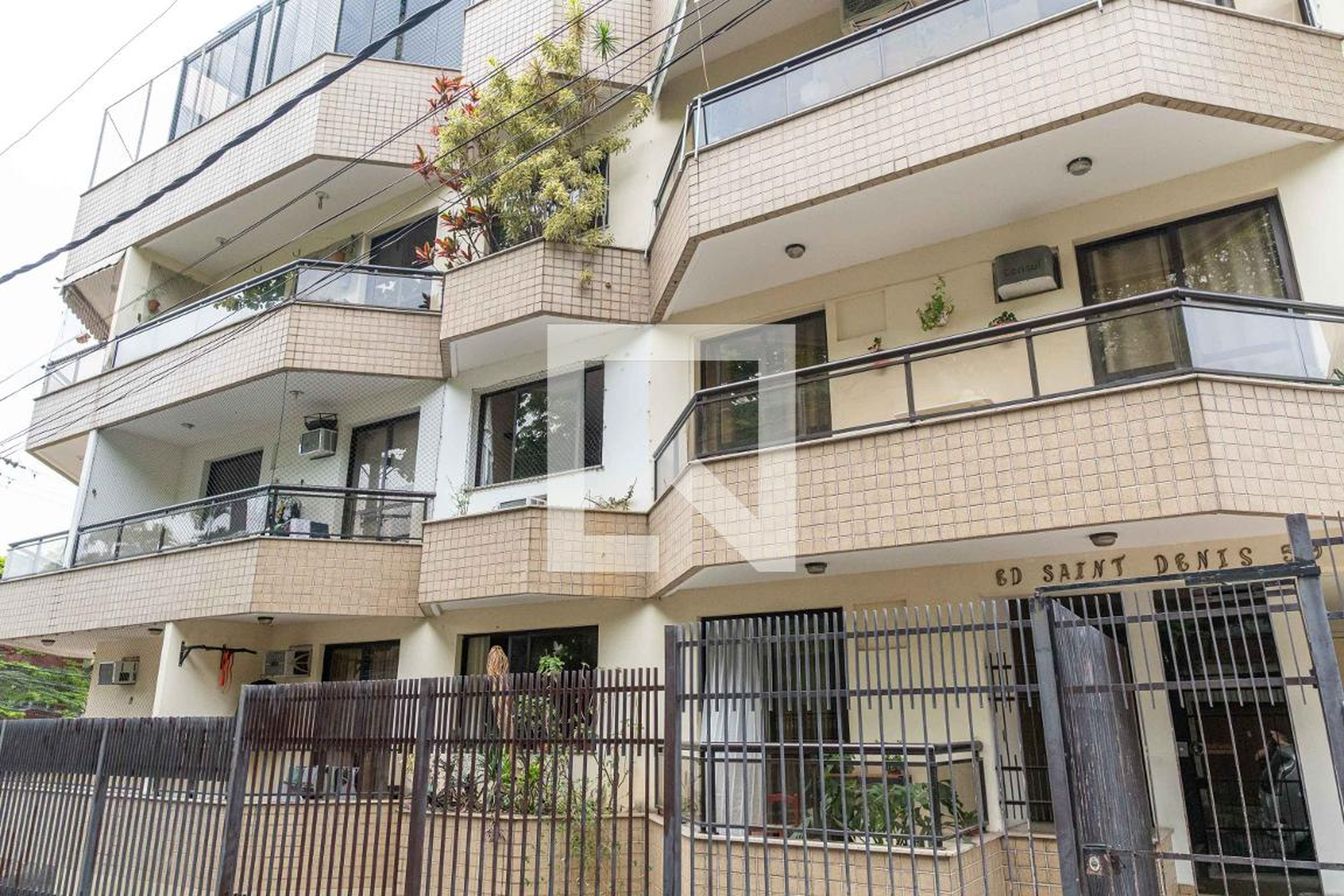 Fachada Condomínio em Rua Professor Oscar Prezewodowiski, 59