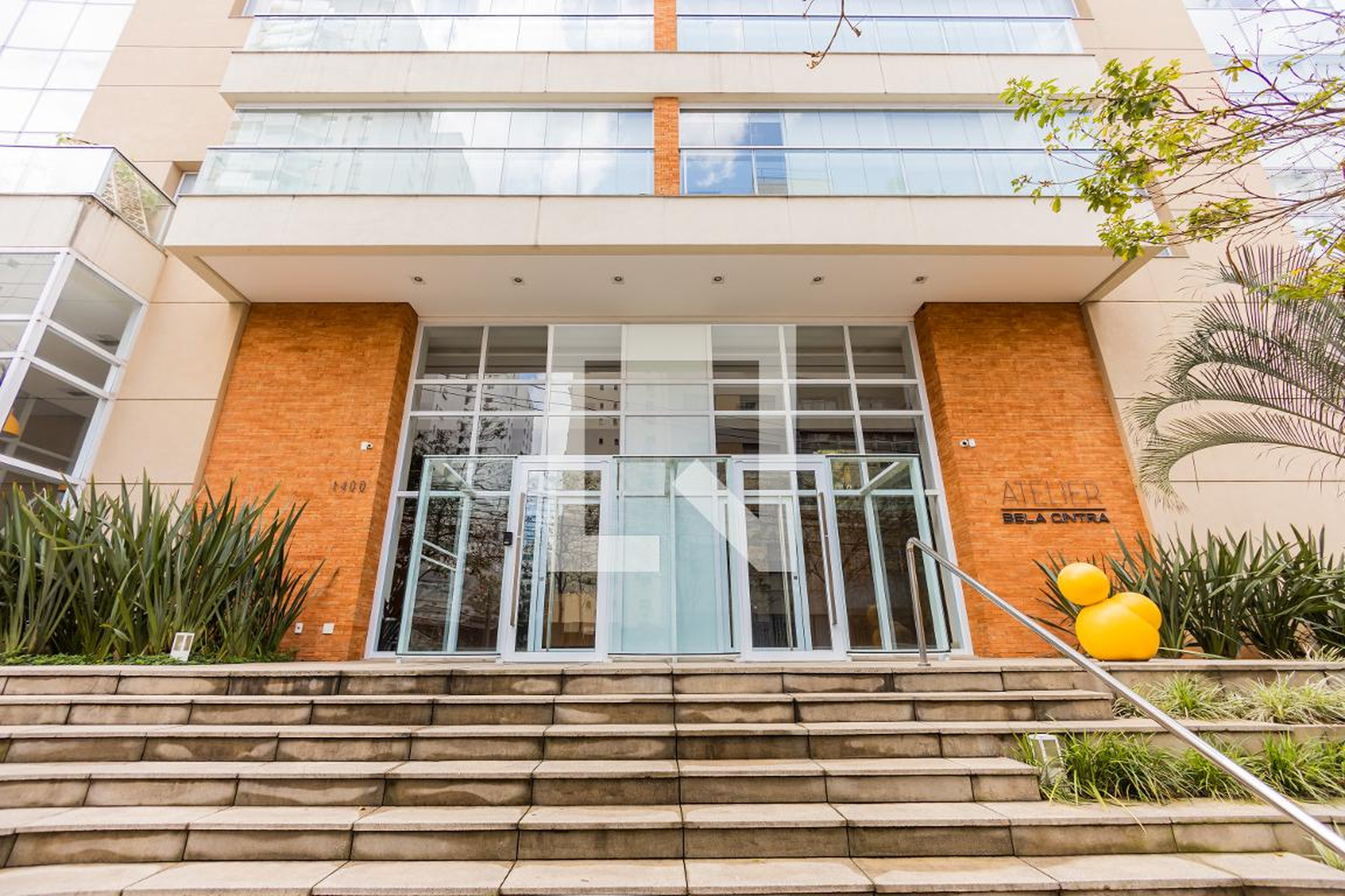 Fachada do Condomínio Condomínio Atelier Bela Cintra