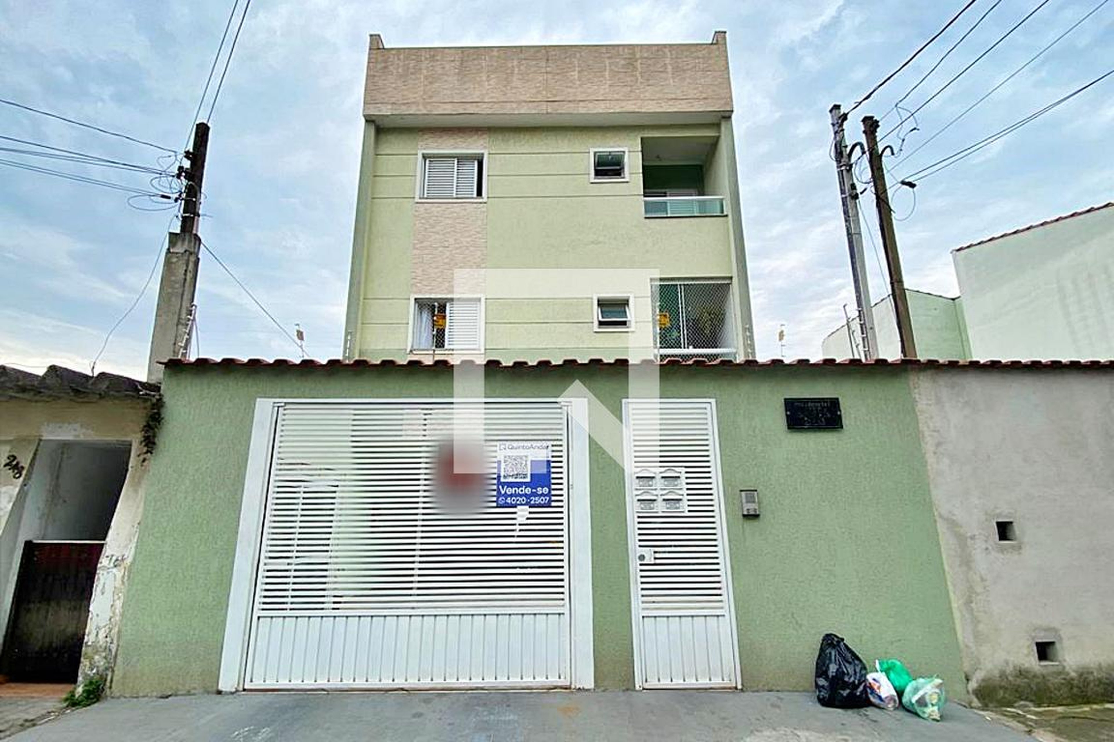 Fachada Condomínio em Rua Bahia, 240