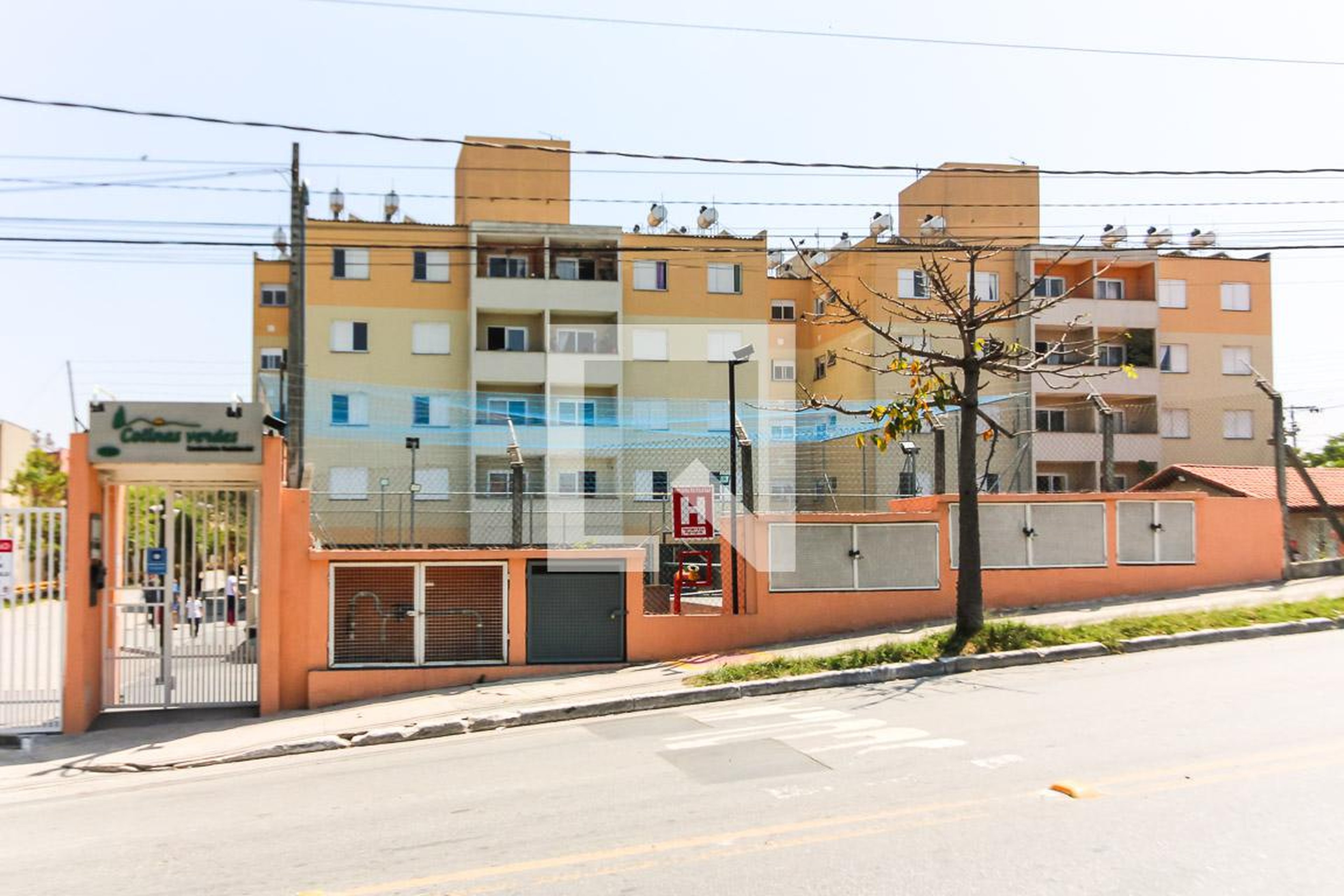 Fachada do Condomínio Condomínio em Rua Friedrich Von Voith, 882