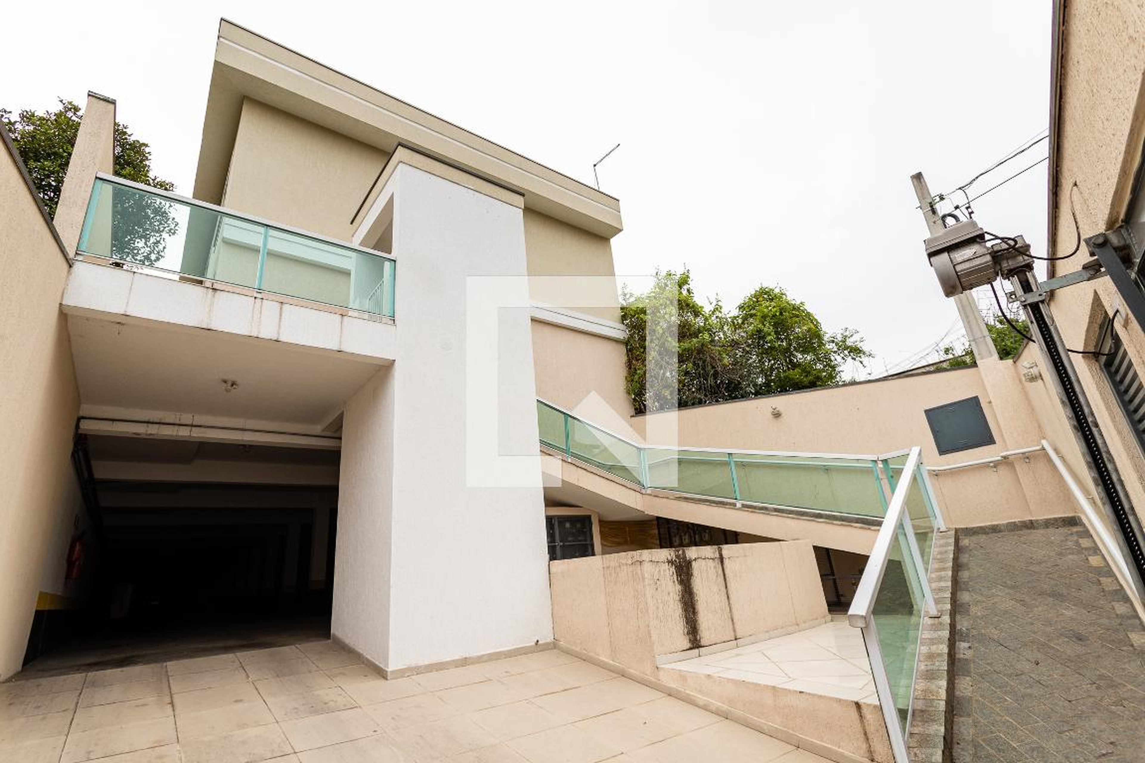 Fachada do Condomínio Condomínio em Rua Taru, 410