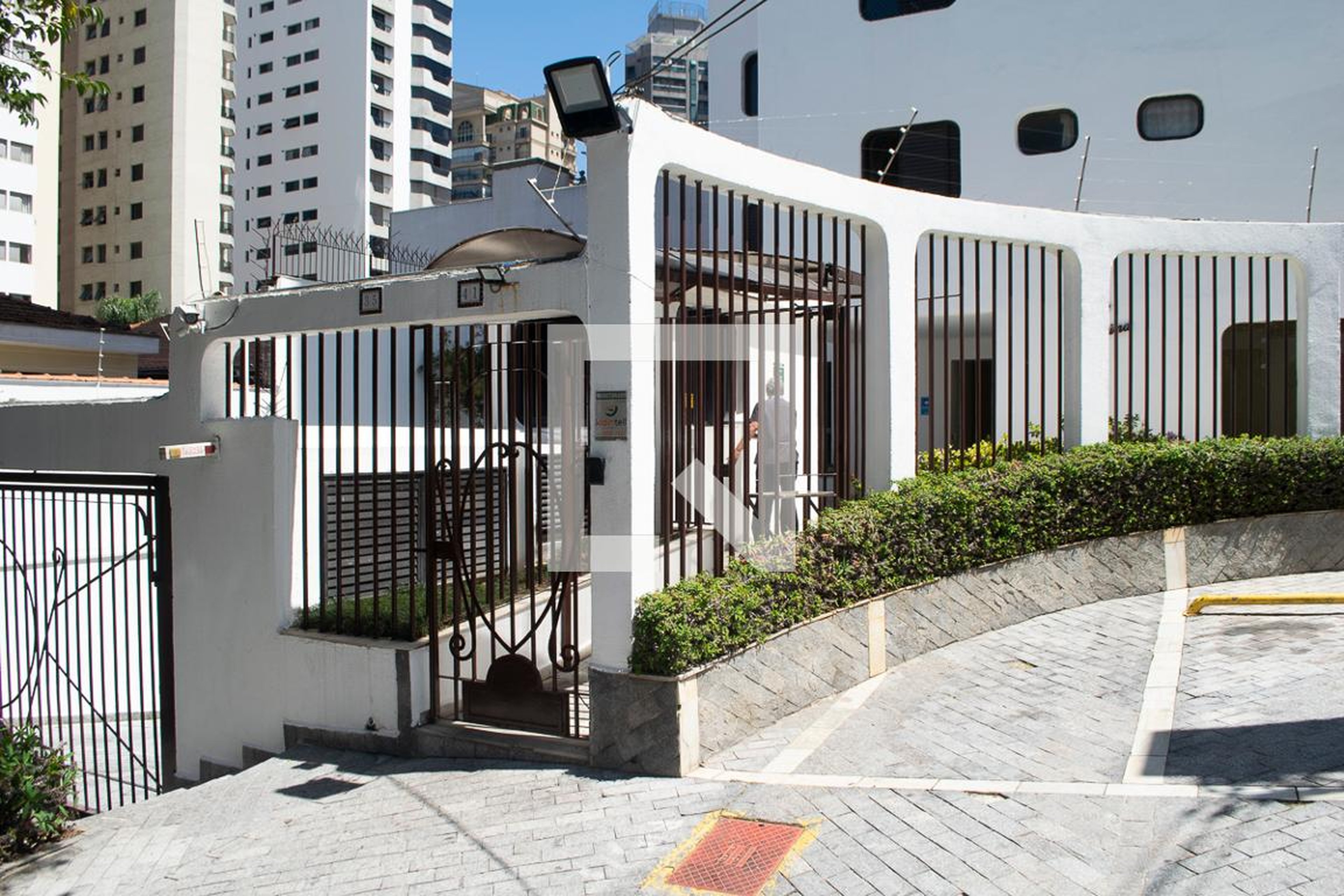 Fachada Condomínio em Rua Manuel de Sousa, 35/41