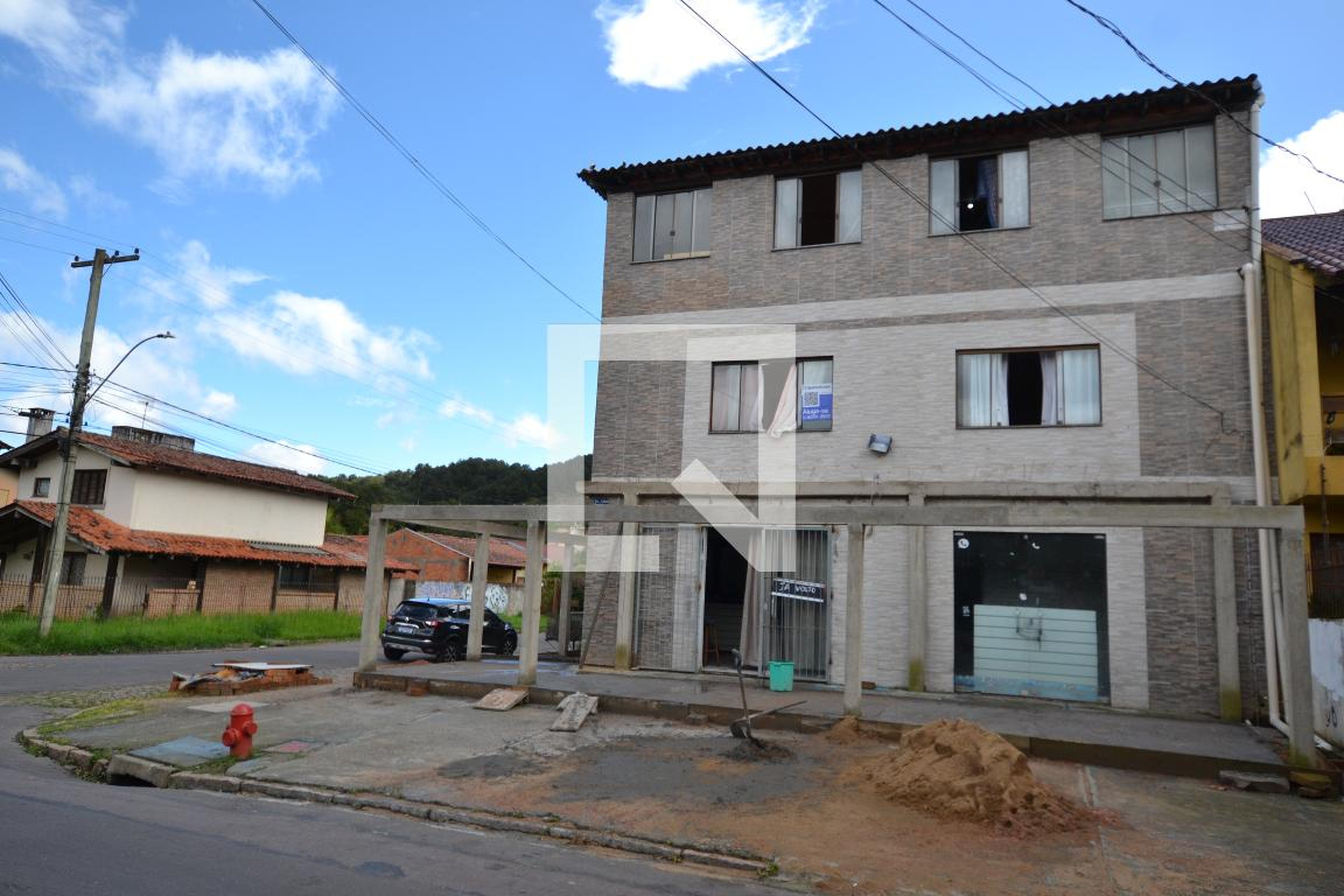 Fachada Condomínio em Rua Júlio Dias de Souza, 224