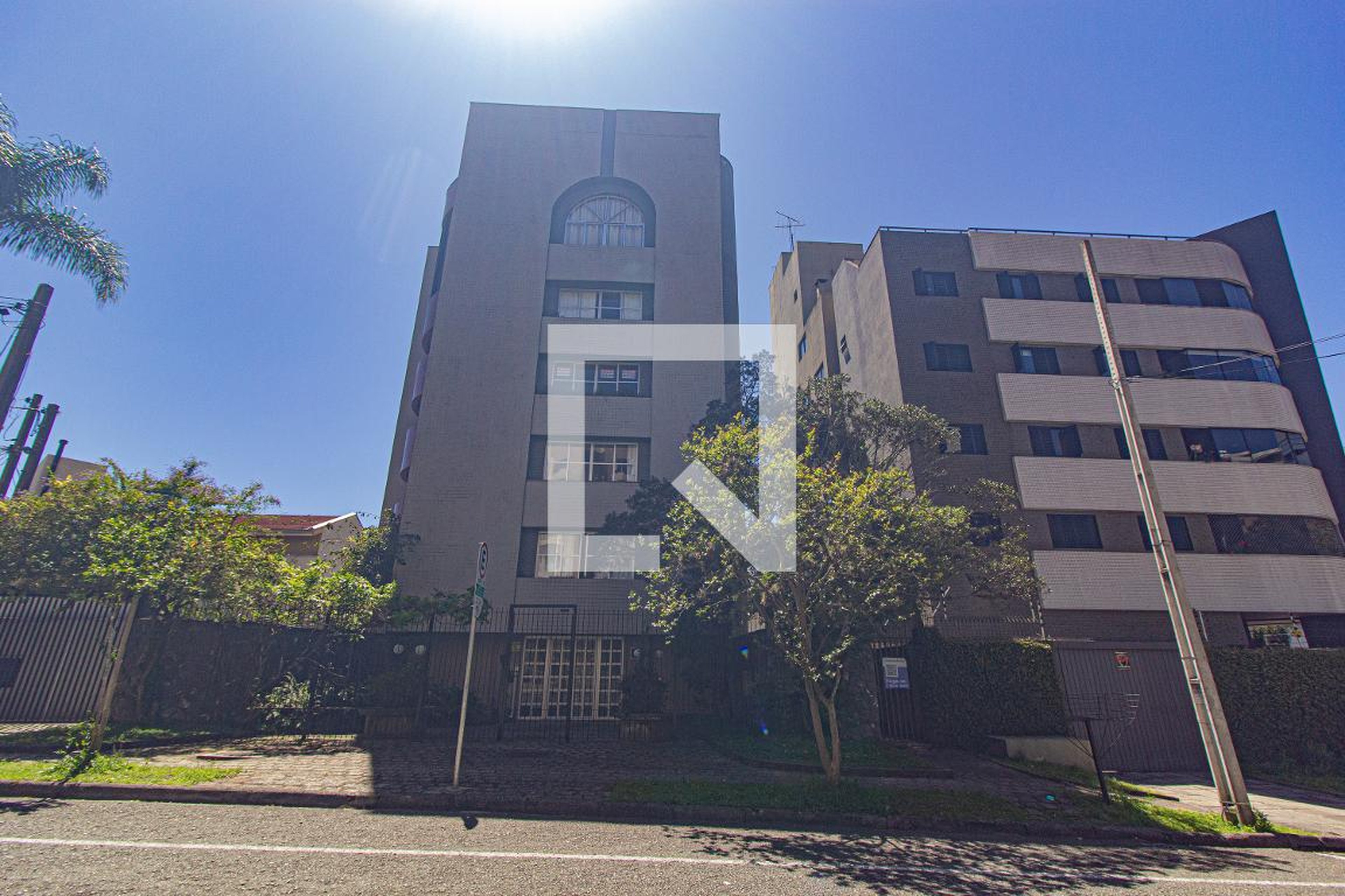 Fachada Condomínio em Rua Cambará, 38