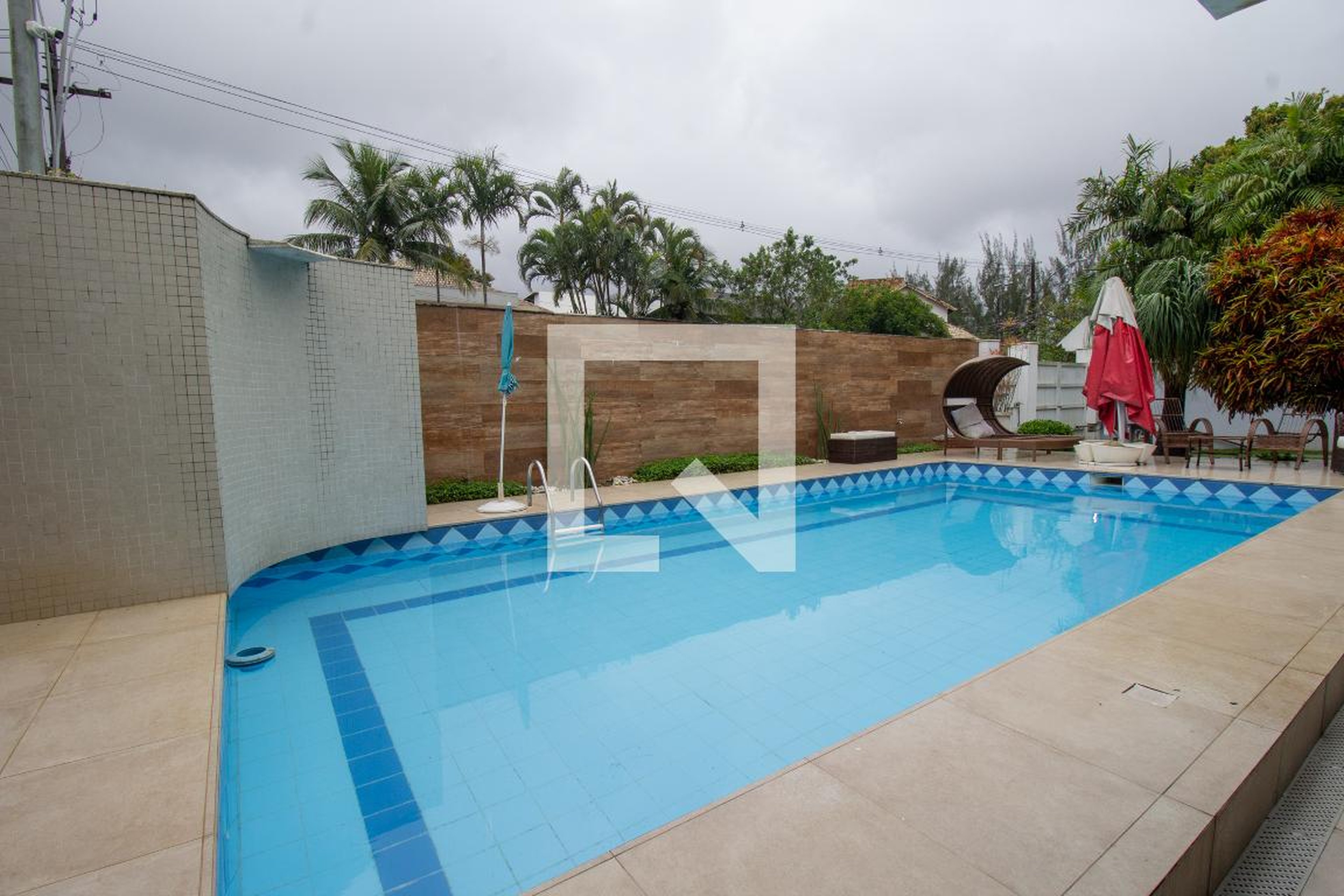 Piscina Condomínio em Rua Sônia Angel Jones, 400