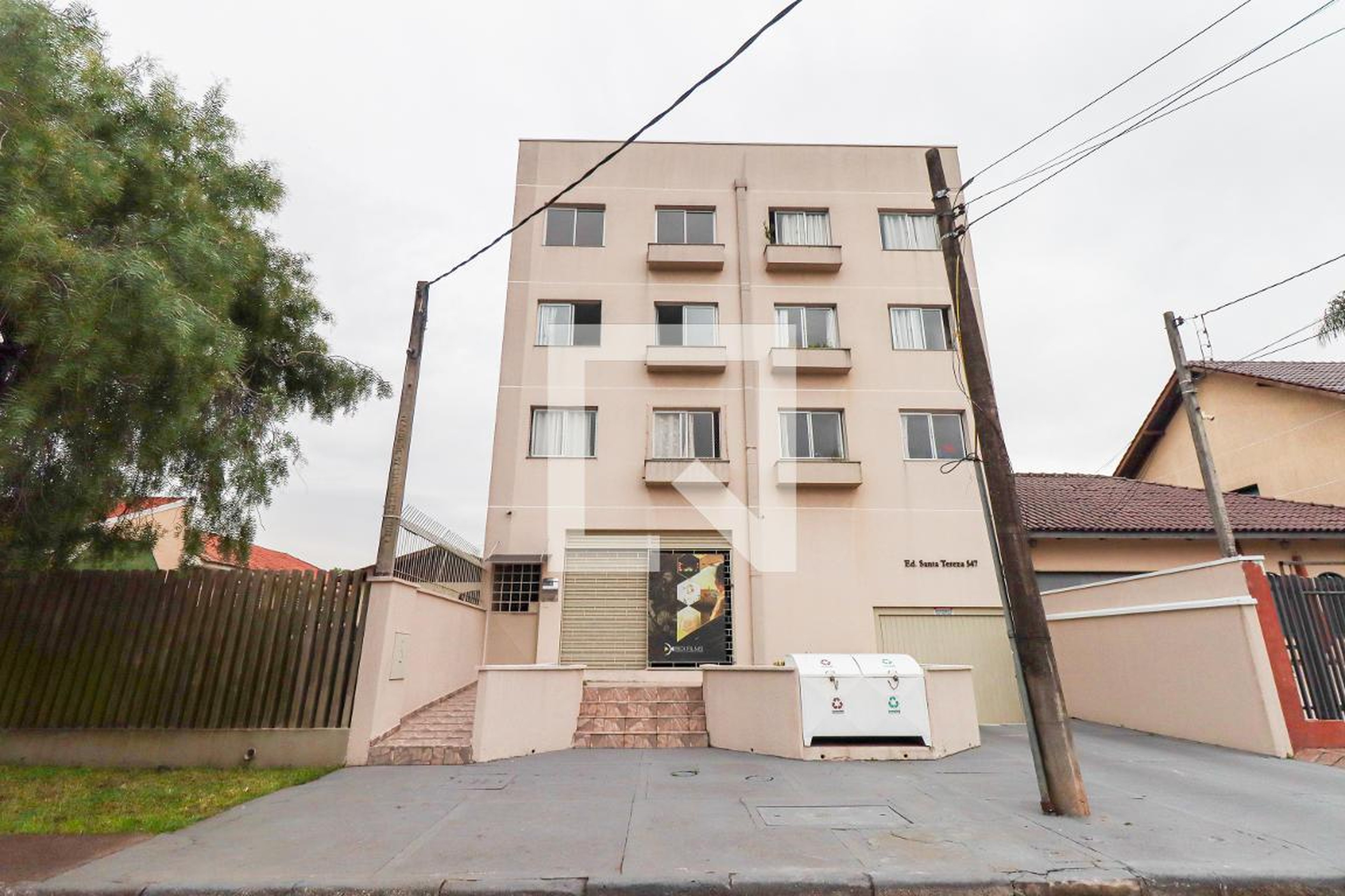 Fachada do Condomínio Edifício Santa Tereza