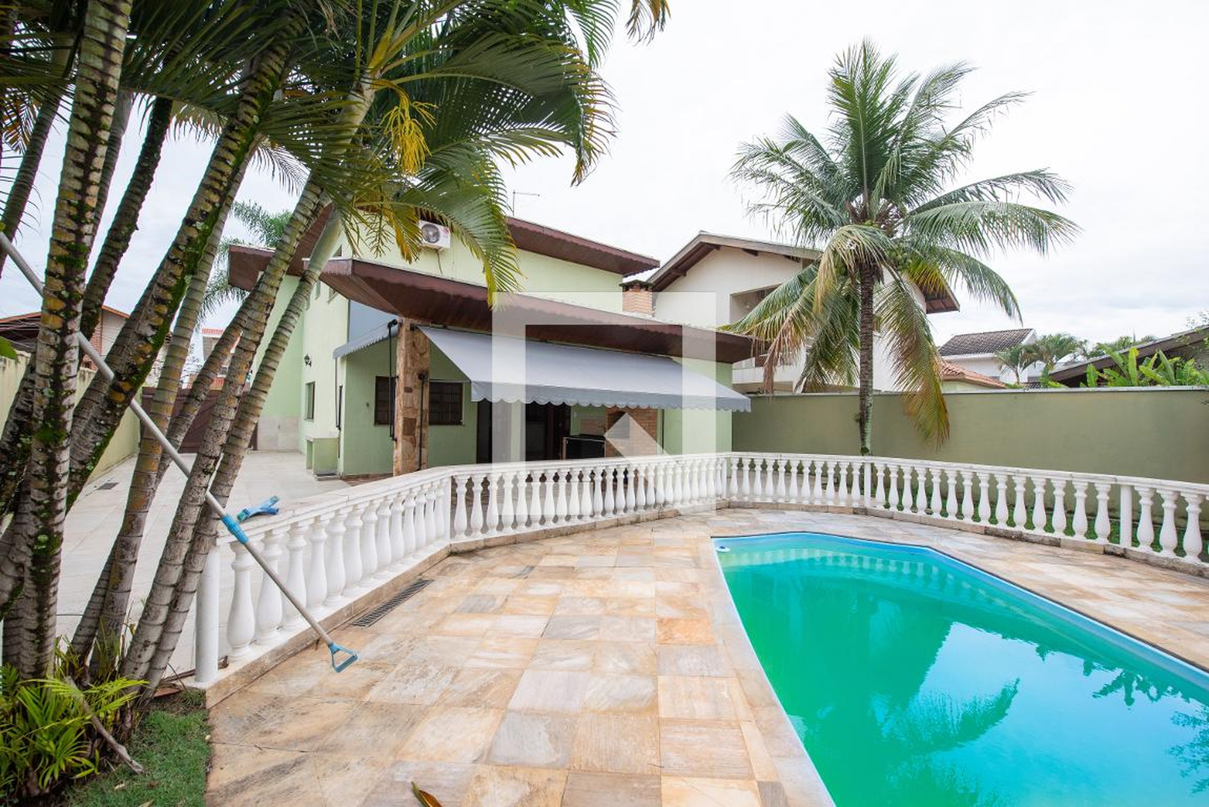Piscina Condomínio em Rua Lyon, 811