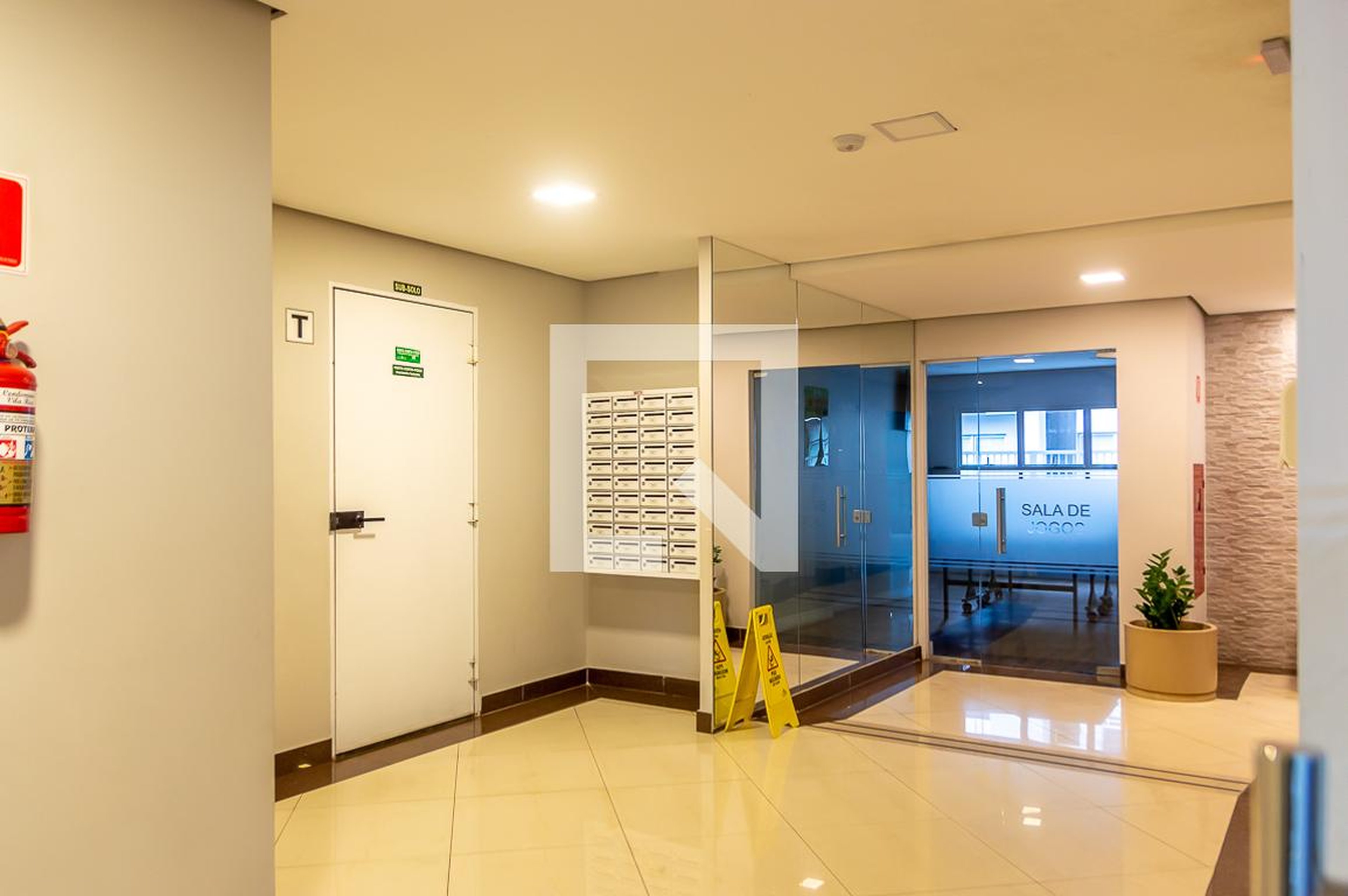 Hall de Entrada Condomínio em Rua Freire de Andrade, 173