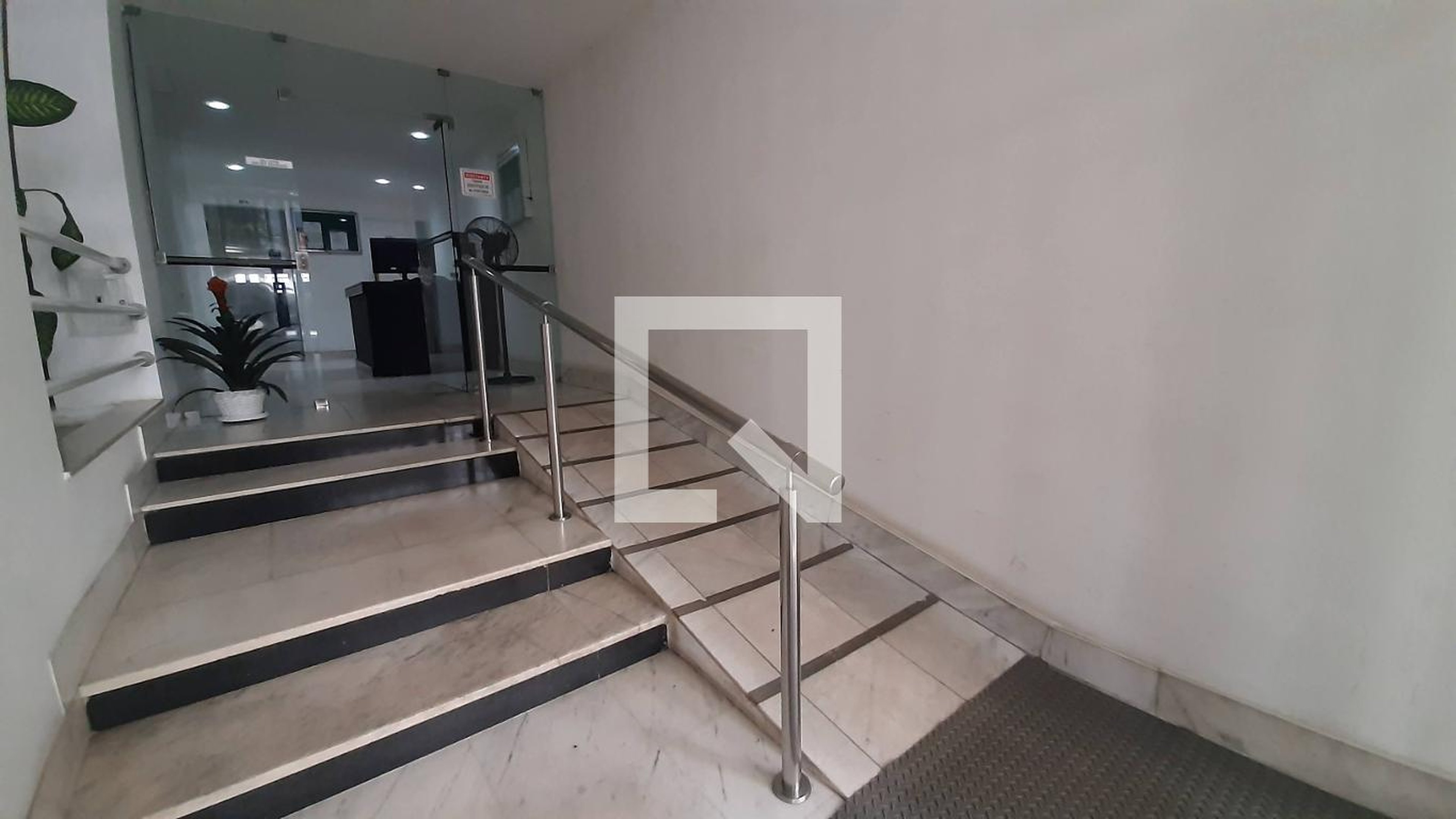 Entrada do Prédio - Edifício Montclair