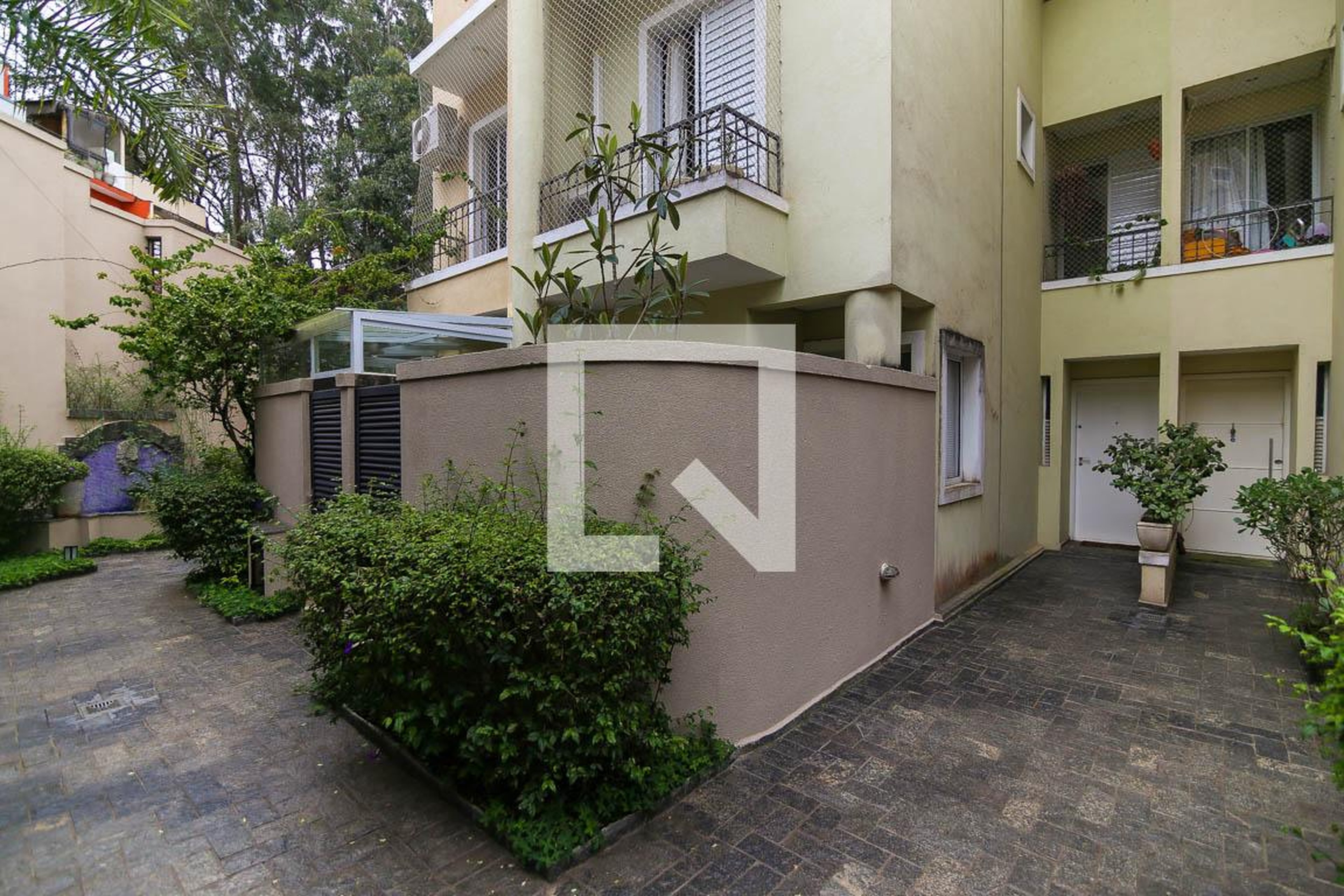 Fachada Condomínio em Rua Itamanari, 33