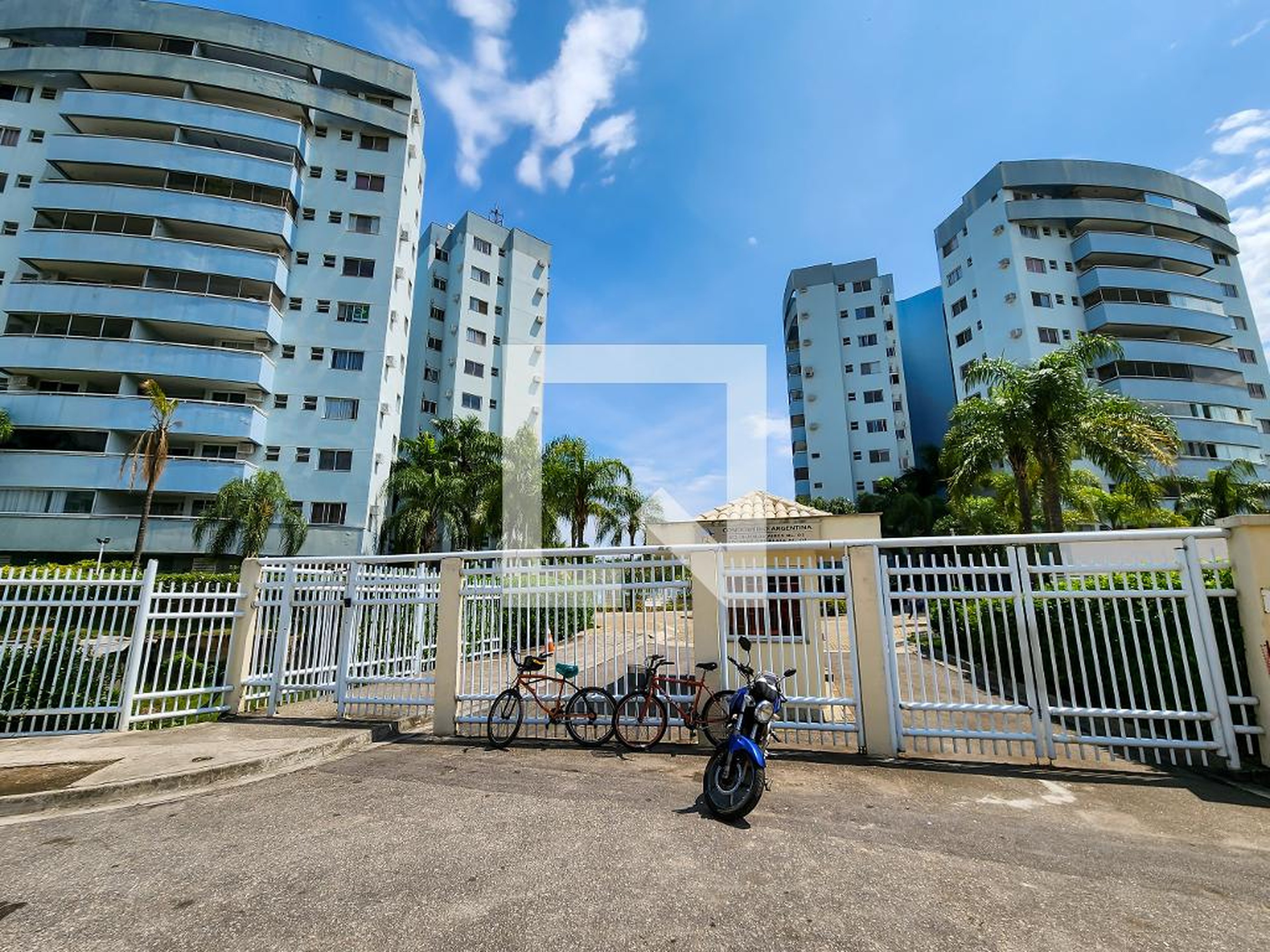 Fachada do Condomínio Condomínio Vila do Pan