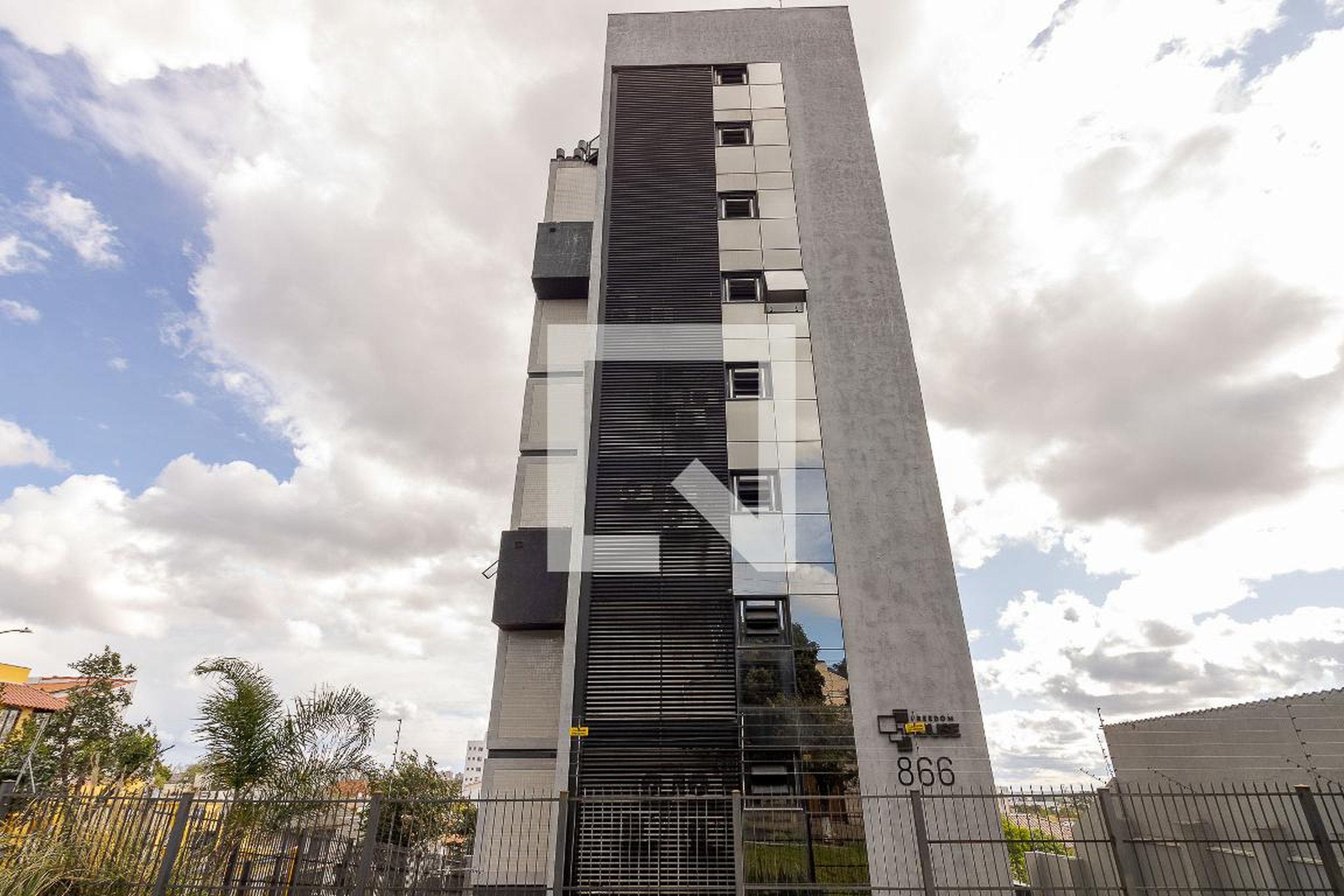 Fachada Condomínio em Rua Fernando Abbott, 866
