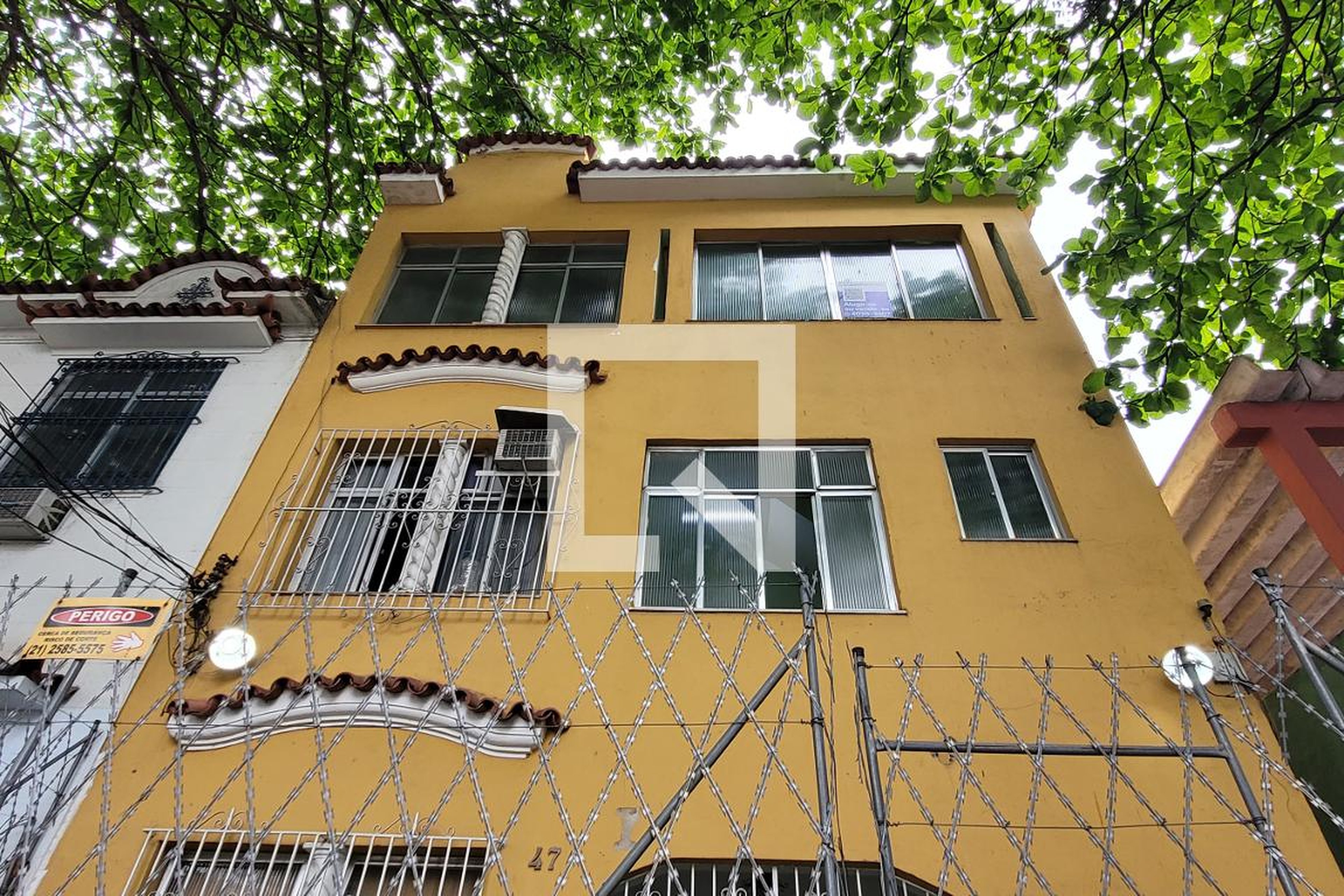 Fachada Condomínio em Rua Itapoã, 47