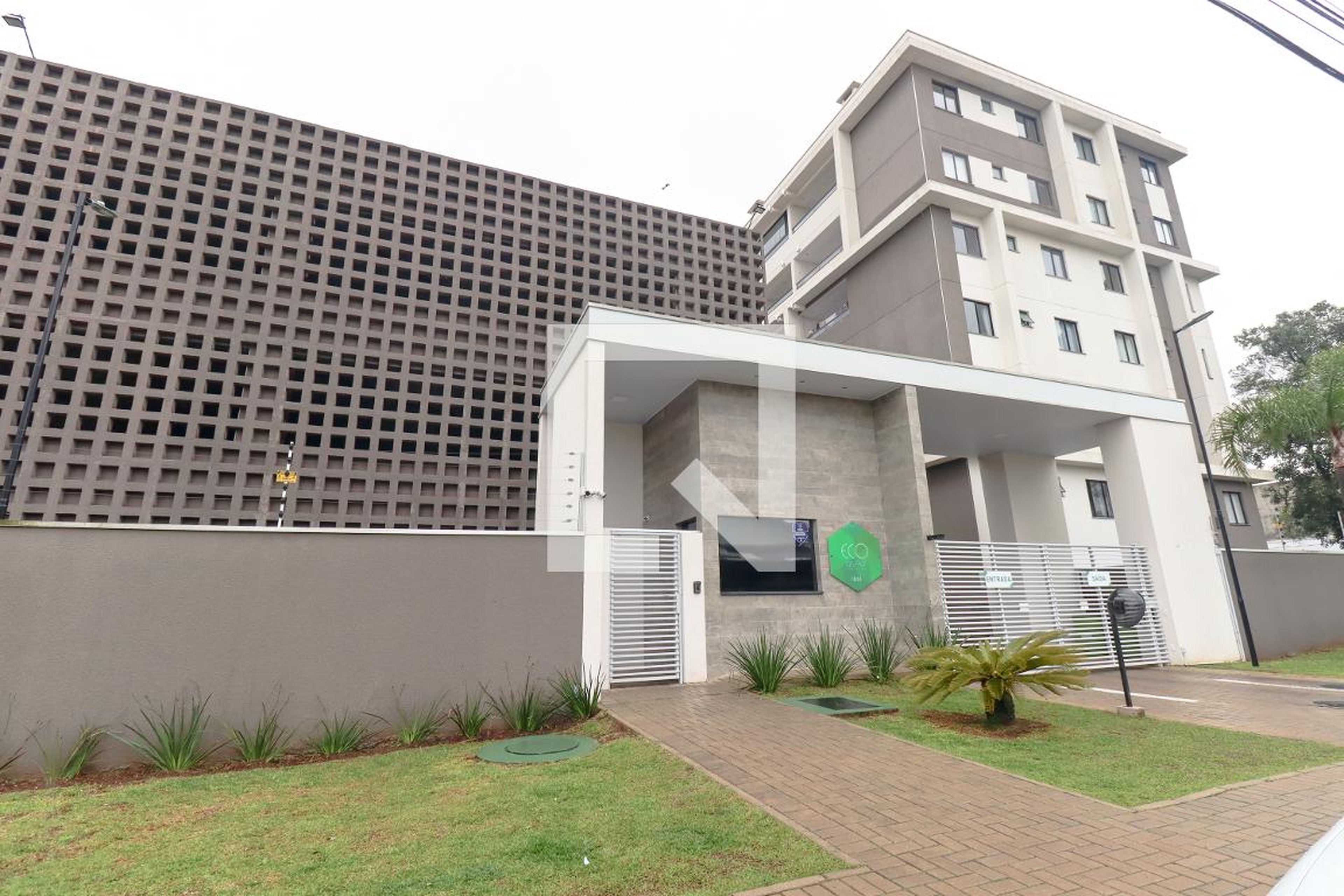 Fachada do Condomínio Condomínio Village Parque da Fonte