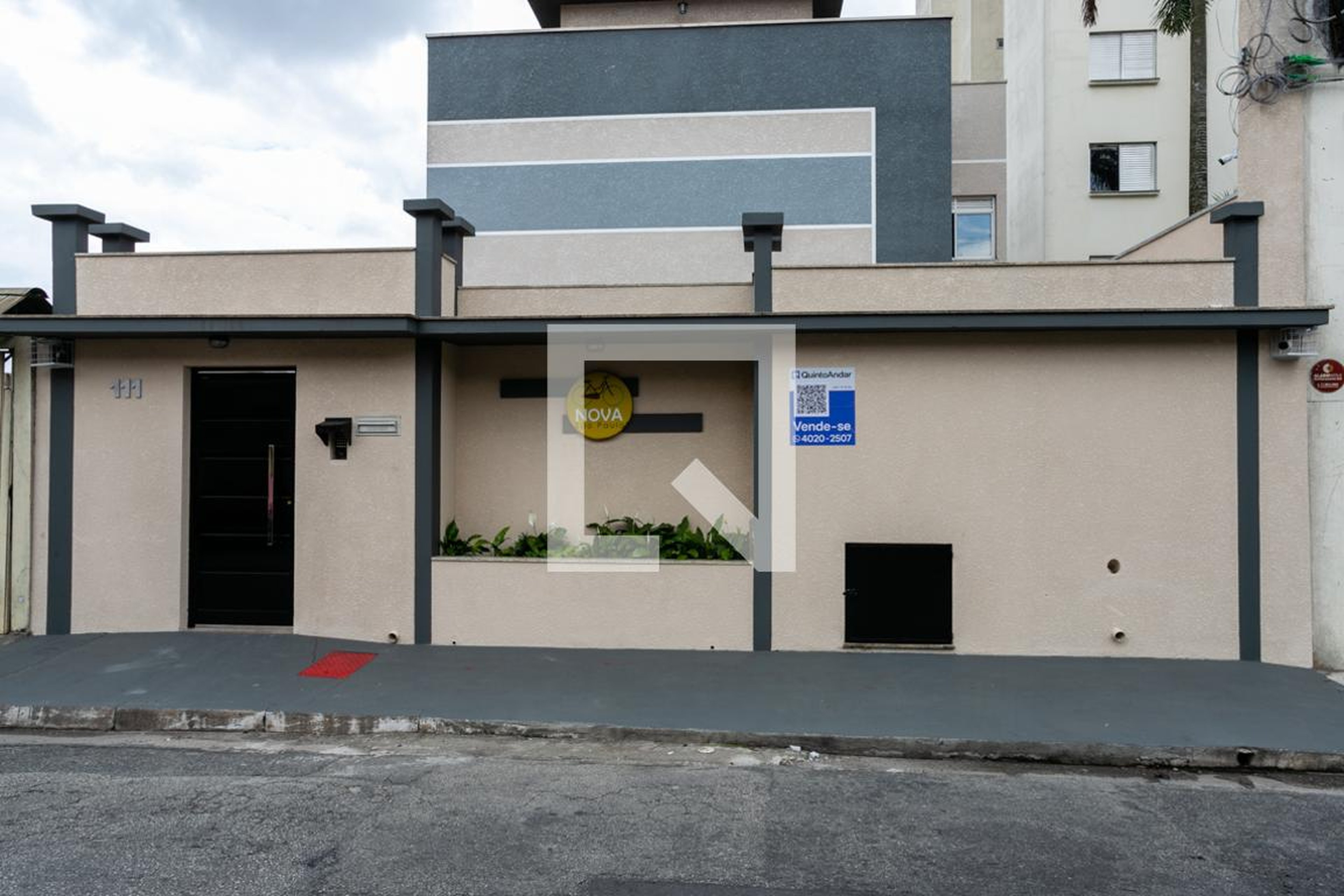 Fachada do condomínio Condomínio em Rua Ítala, 111