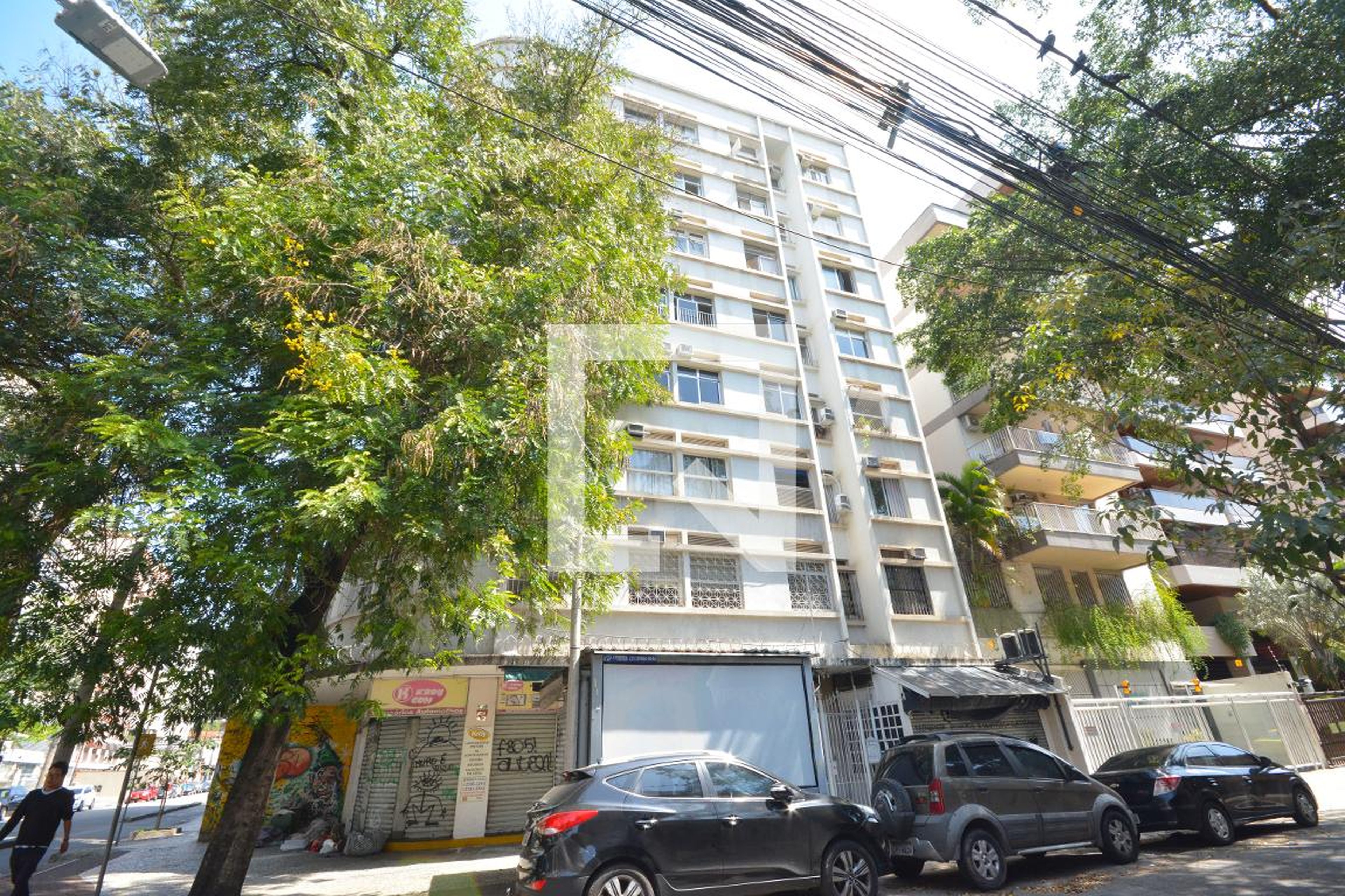 Fachada Condomínio em Rua Paulino Fernandes, 82