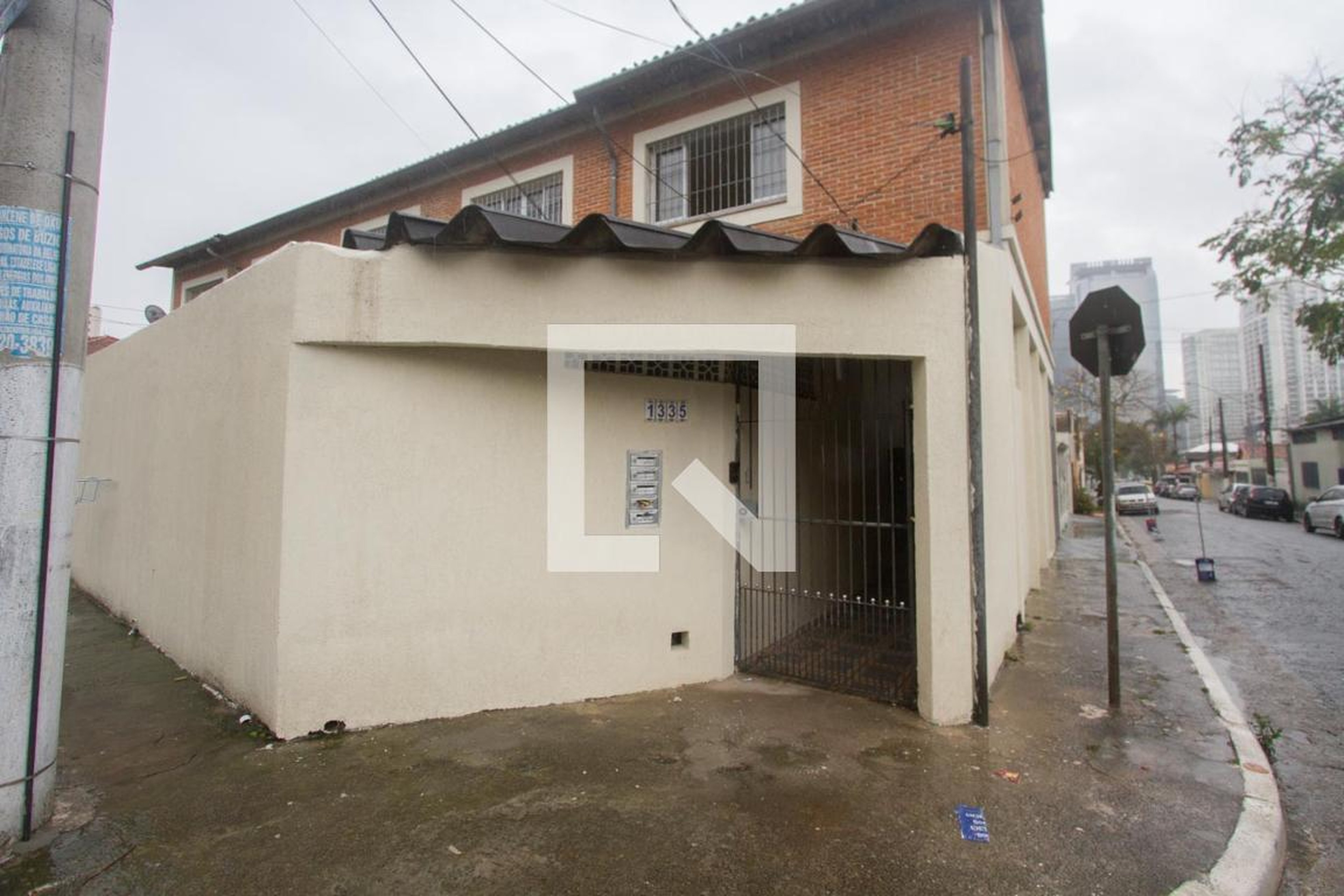 Fachada Condomínio em Rua Pires de Oliveira, 1335