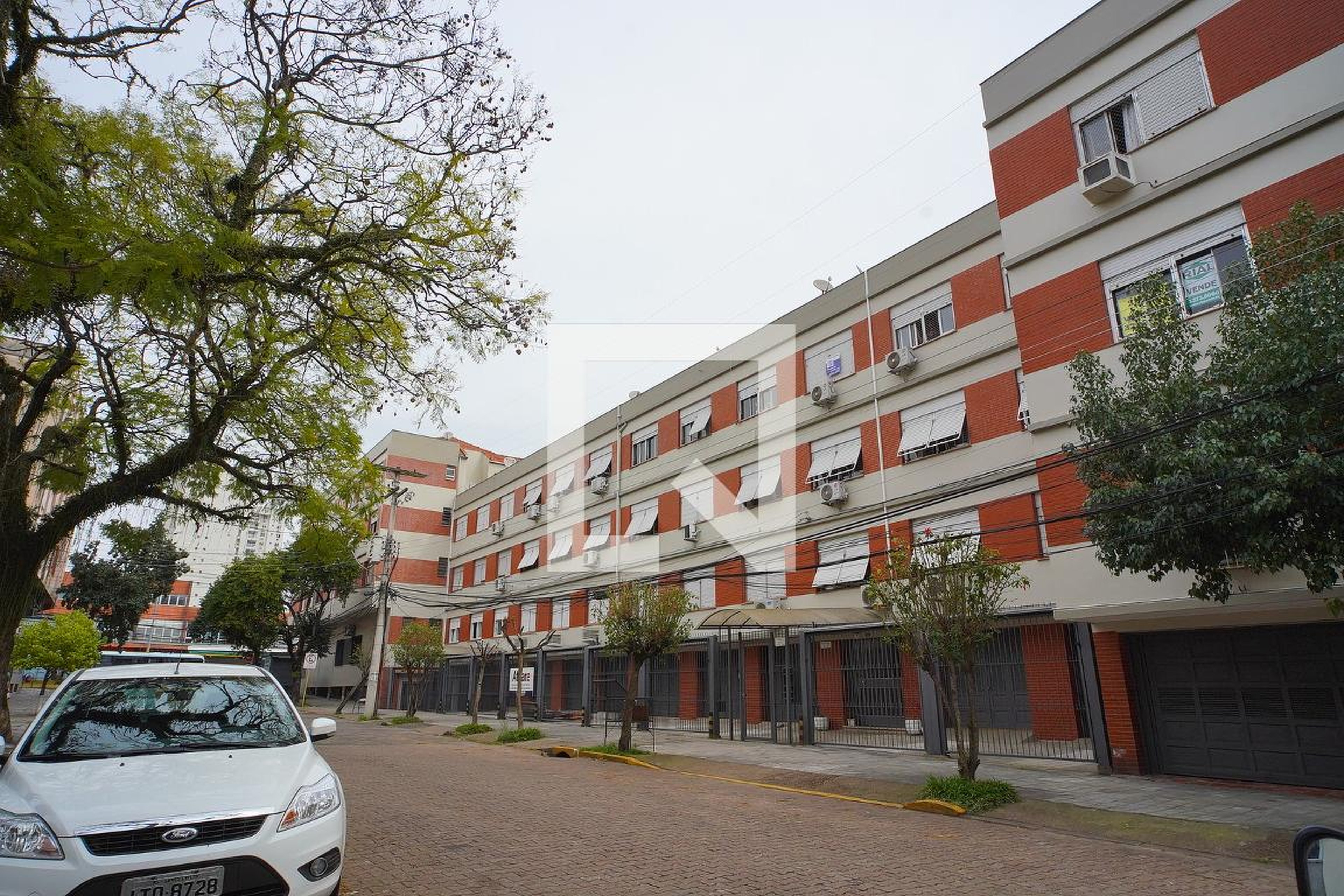 Fachada do Condomínio Condomínio em Rua Tapajós, 64