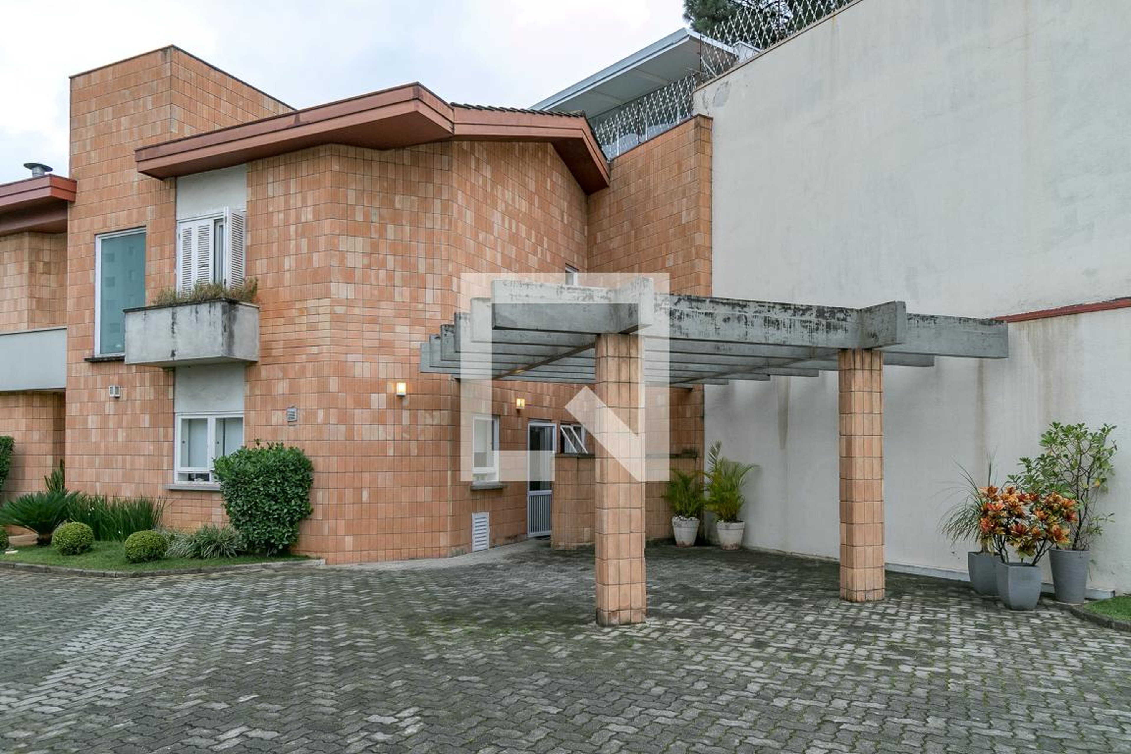 Fachada Condomínio em Rua Morais de Barros, 4