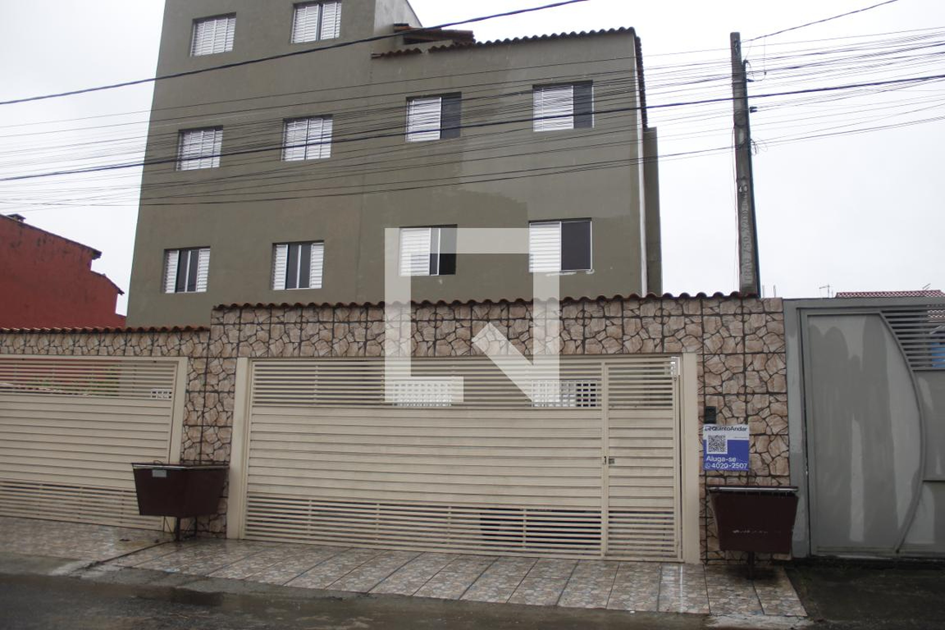 Fachada Condomínio em Rua Adriano da Costa, 40