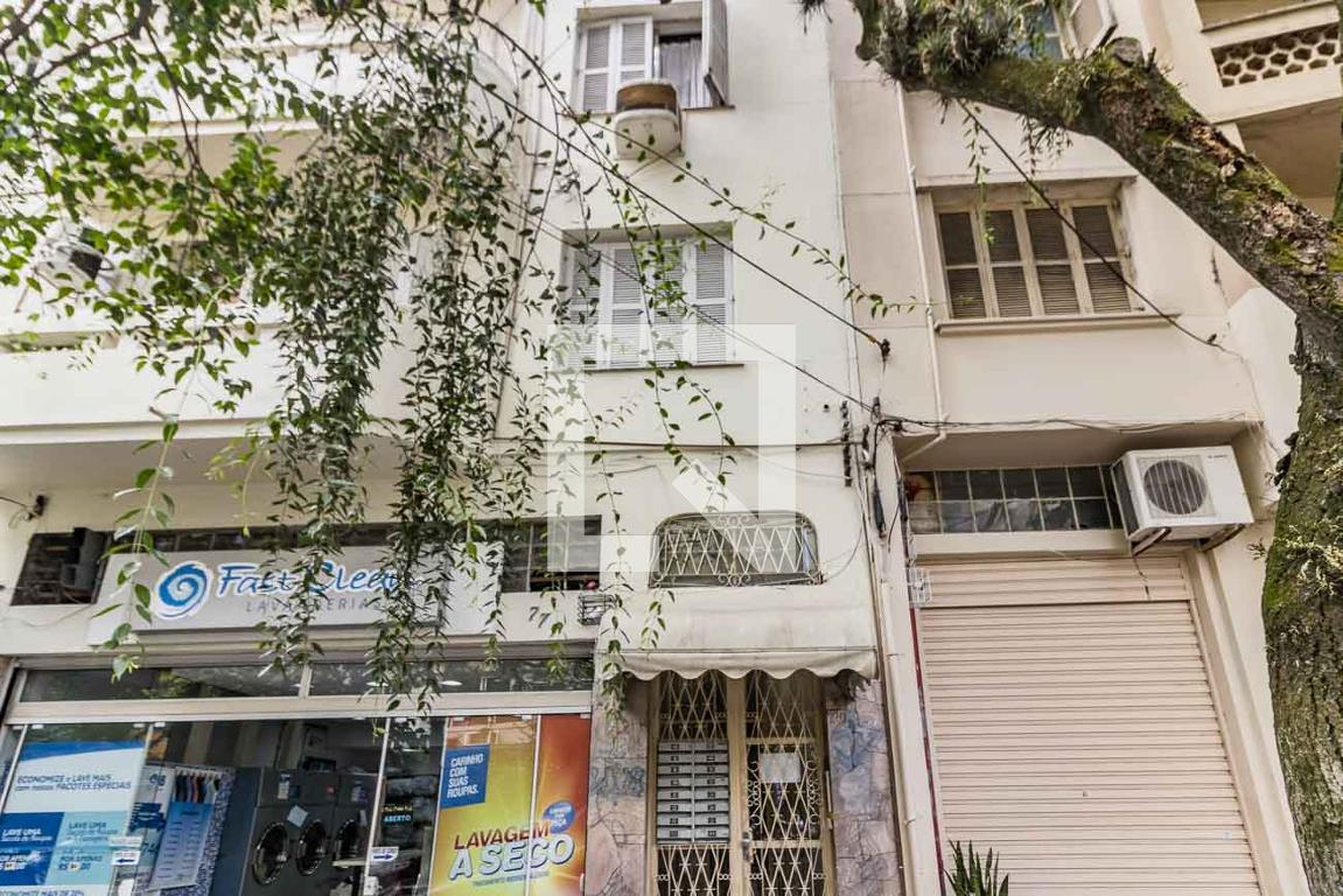 Fachada Condomínio em Avenida Desembargador André da Rocha, 75