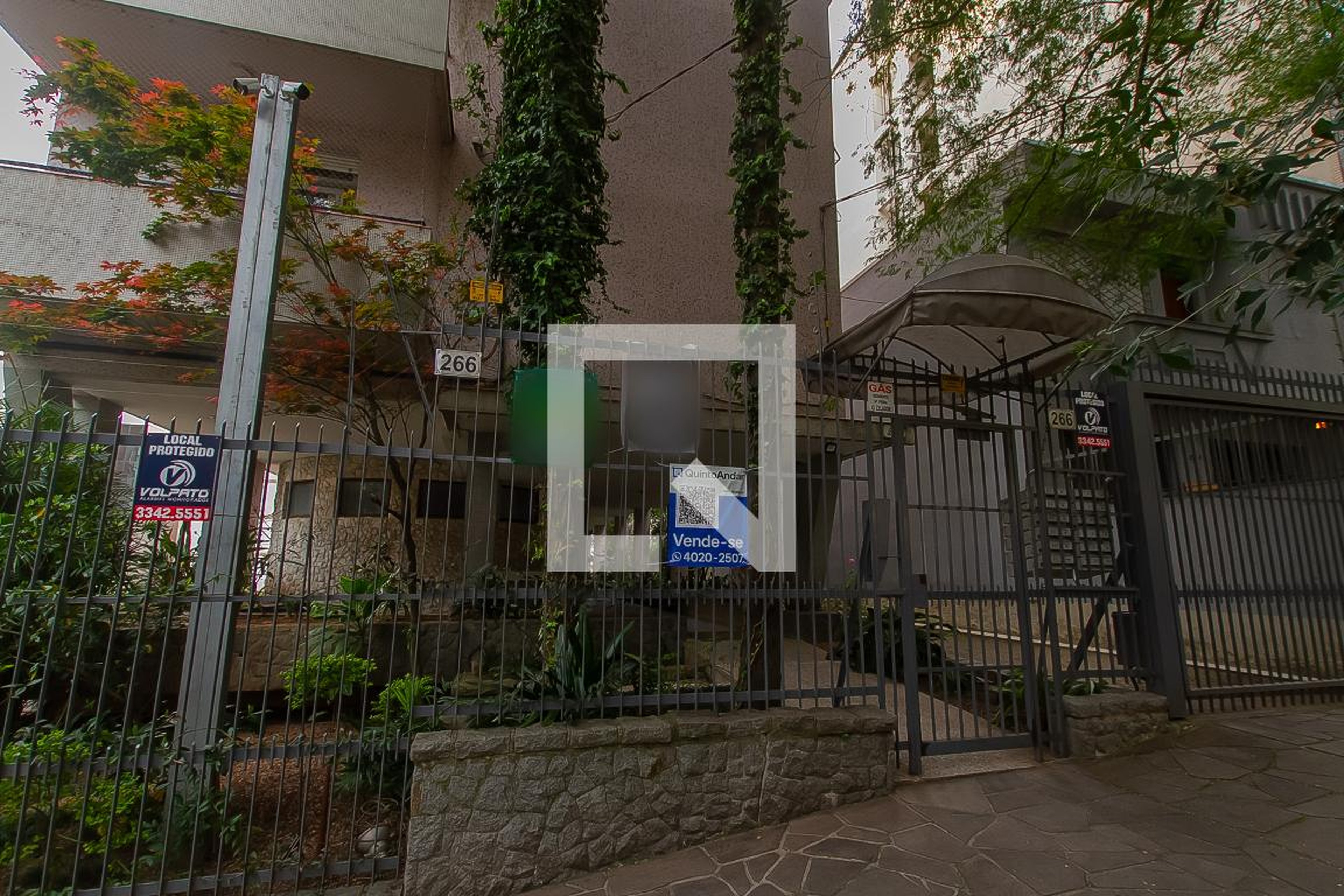 Fachada Condomínio em Rua André Puente, 266