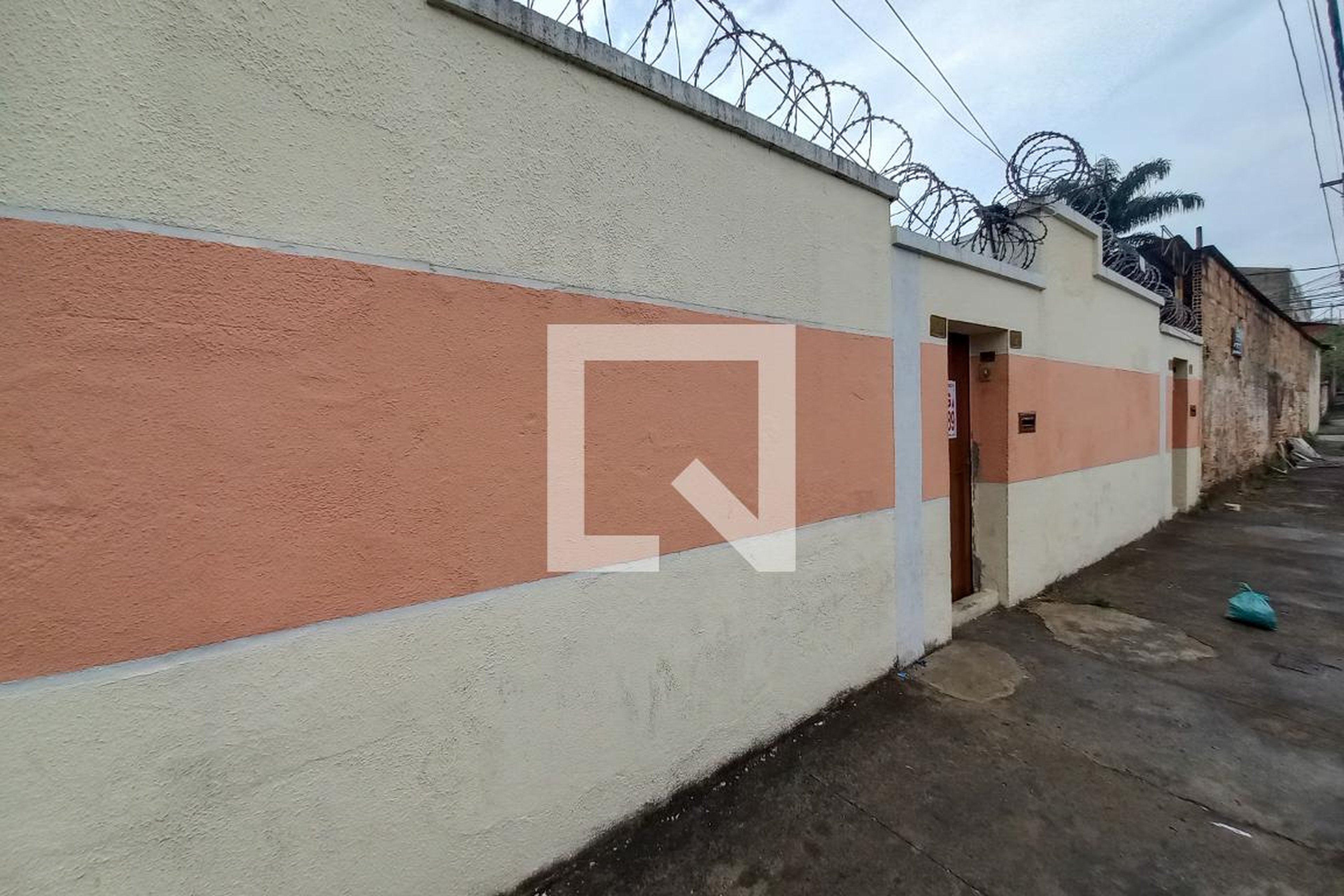 Fachada Condomínio em Rua Algarve, 824