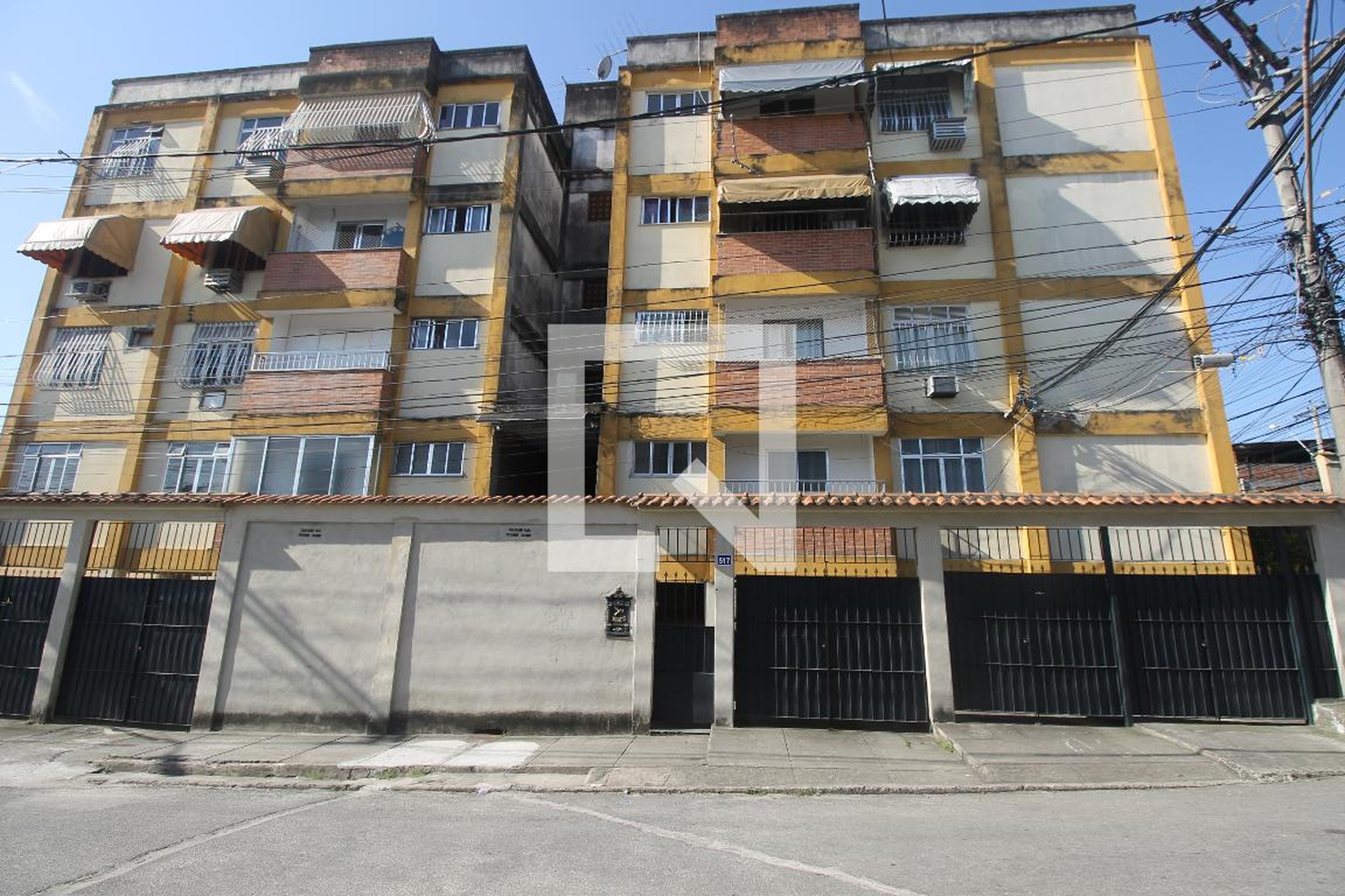Fachada Condomínio em Rua Guilherme Santos Andrade, 517
