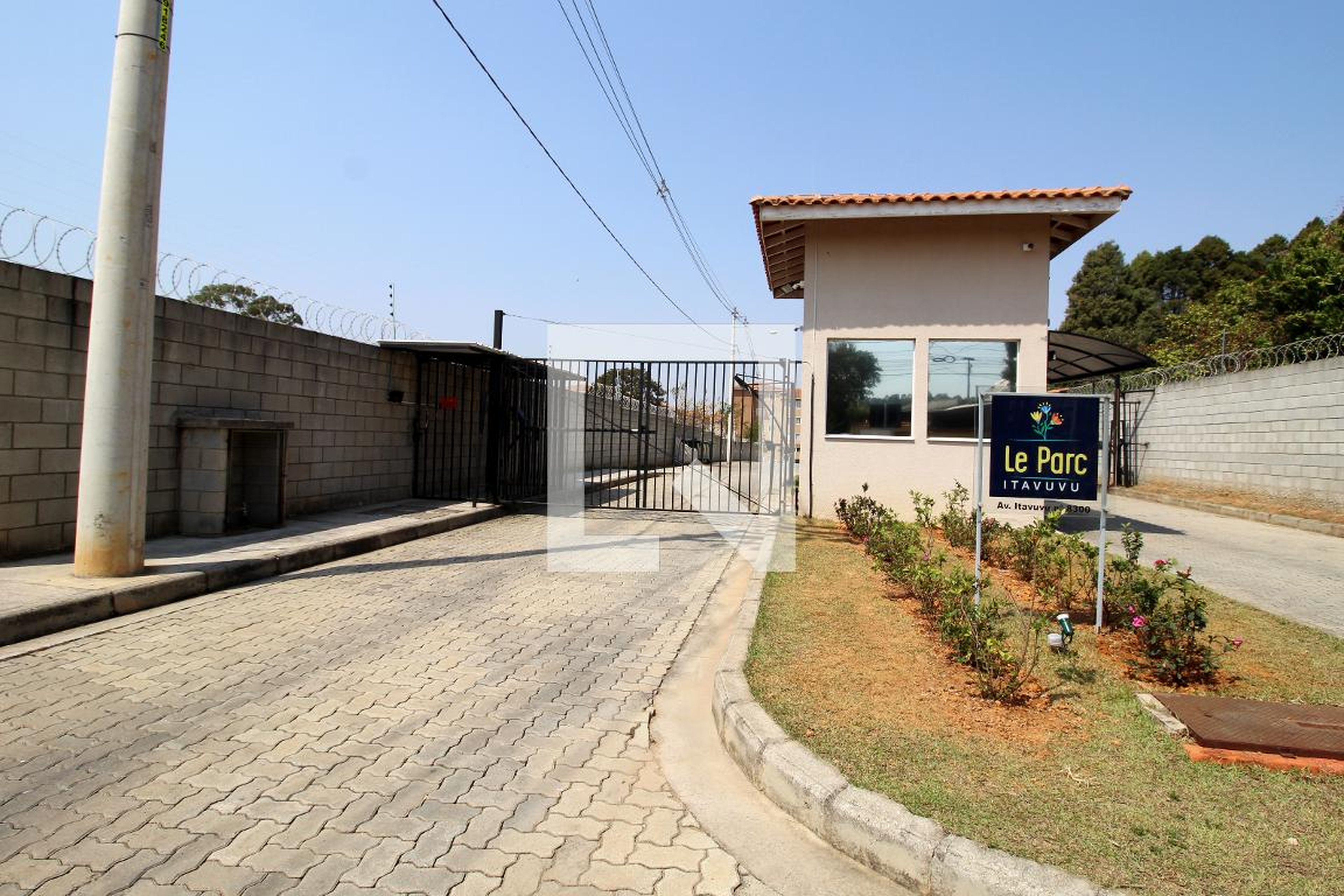 Fachada do Condomínio Condomínio LE Parc Itavuvu