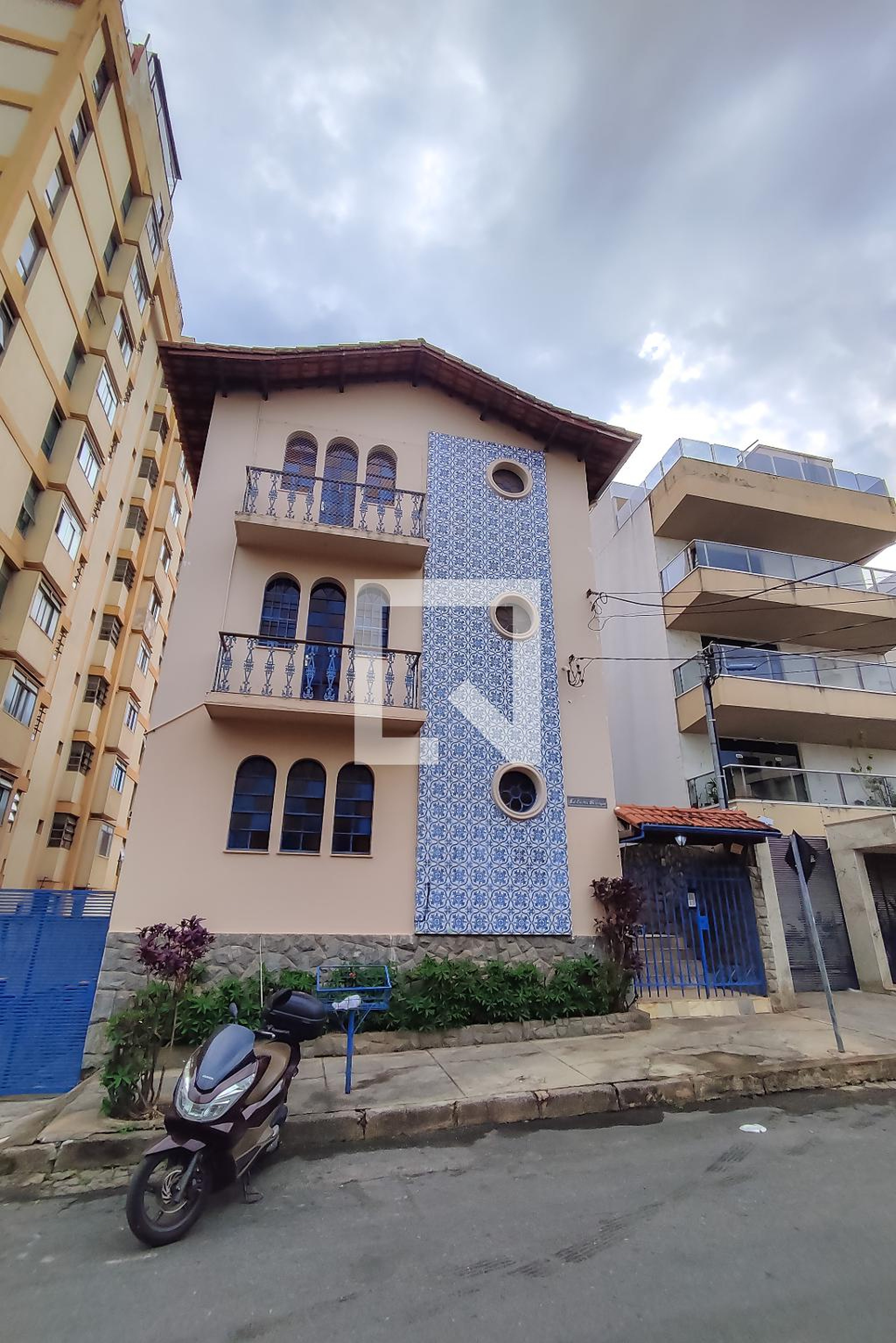 Fachada Condomínio em Rua Deputado Bernardino Sena Figueiredo, 391