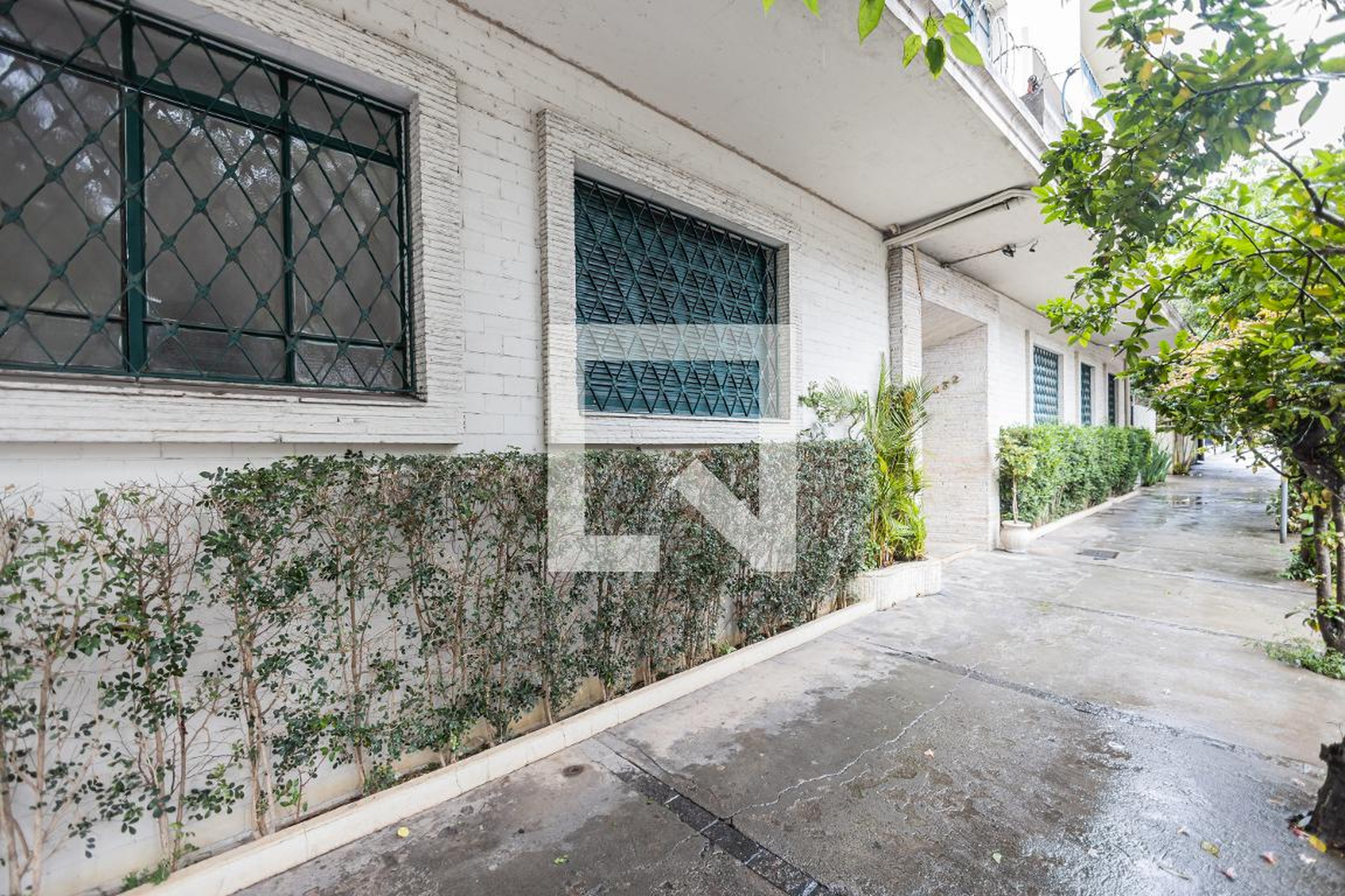 Fachada do Condomínio Edifício Áurea