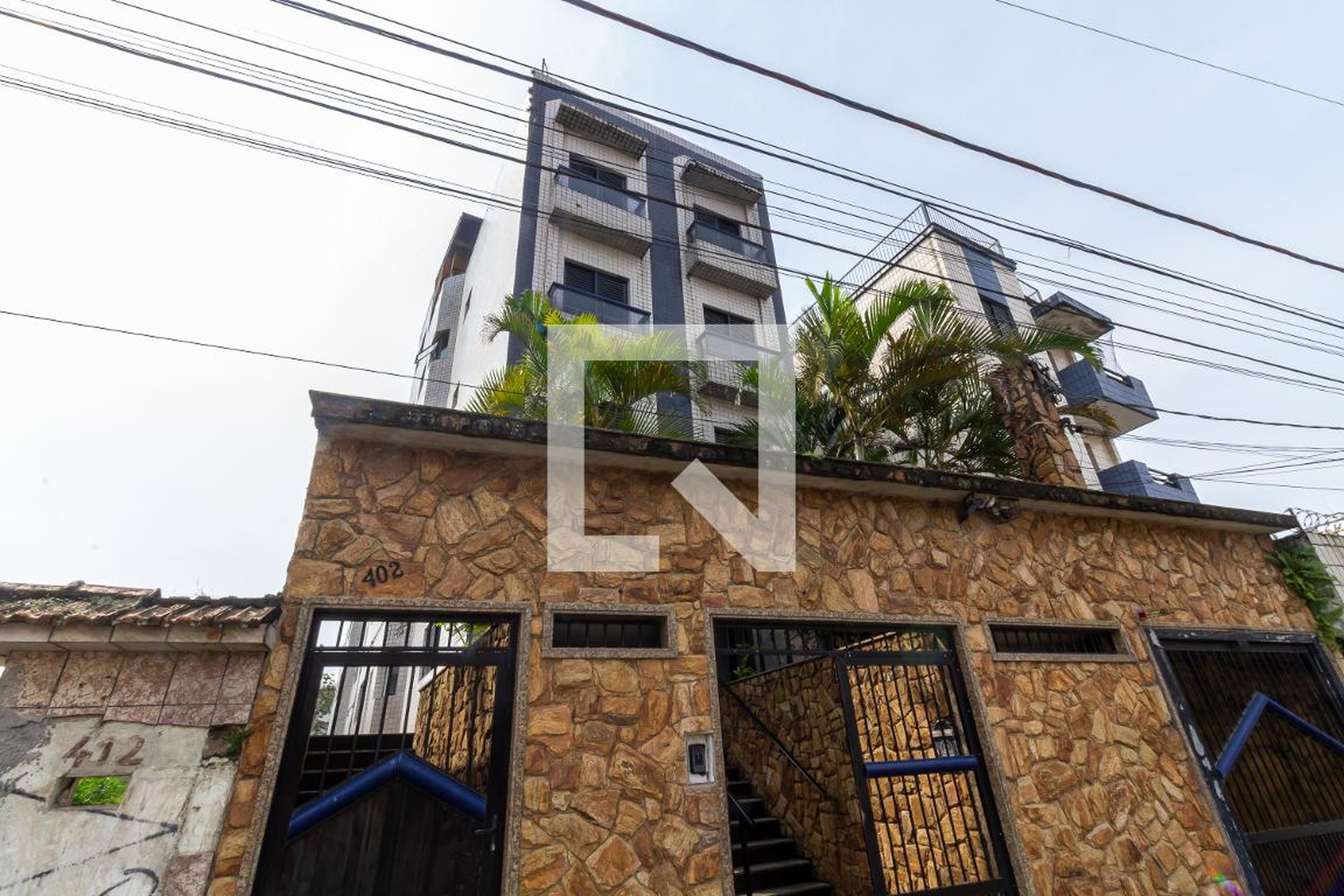 Fachada Condomínio em Rua João Ramalho, 402