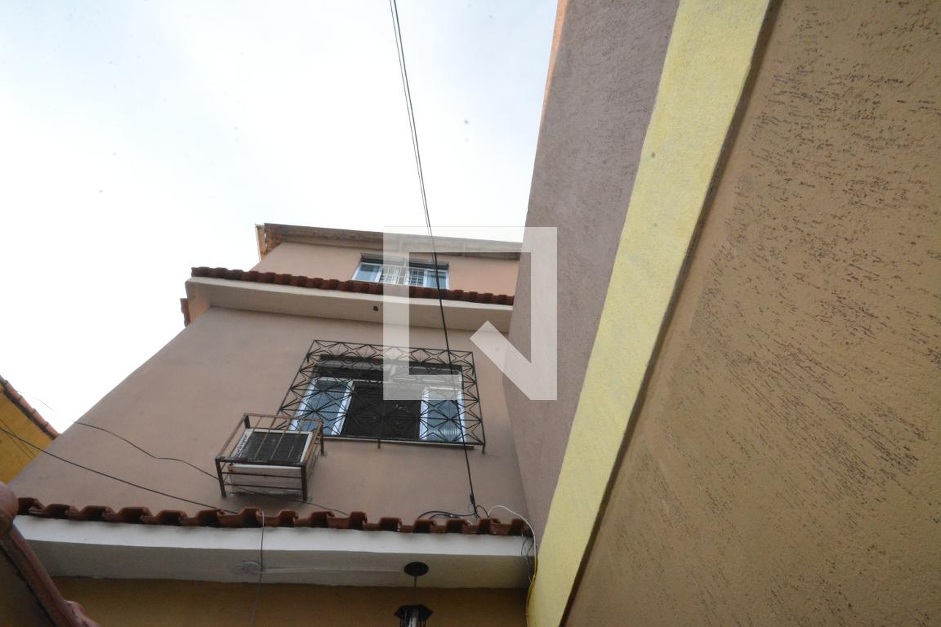 Fachada Condomínio em Rua Coronel Camisão, 472