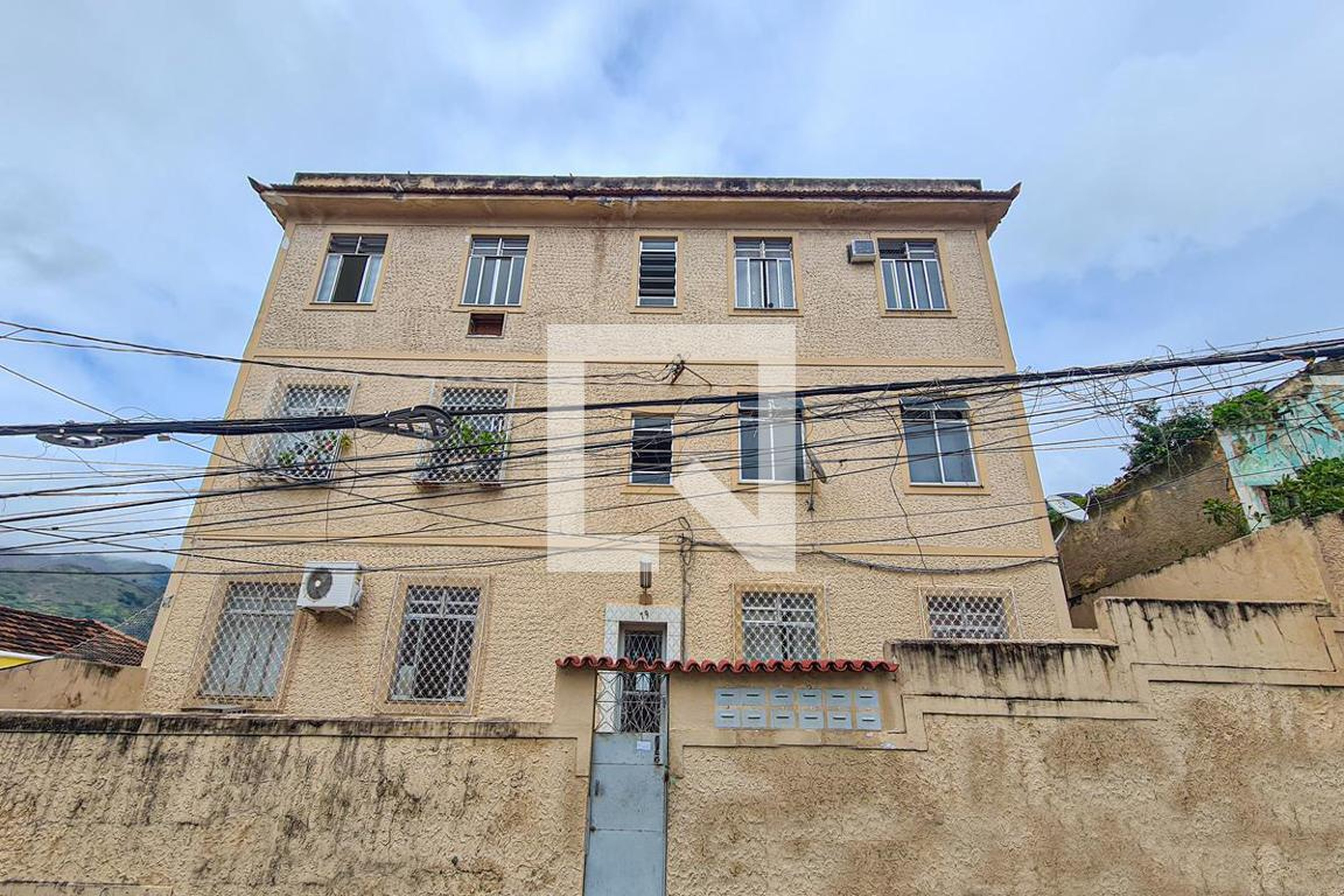 Fachada Condomínio em Rua Joaquim Martins, 79