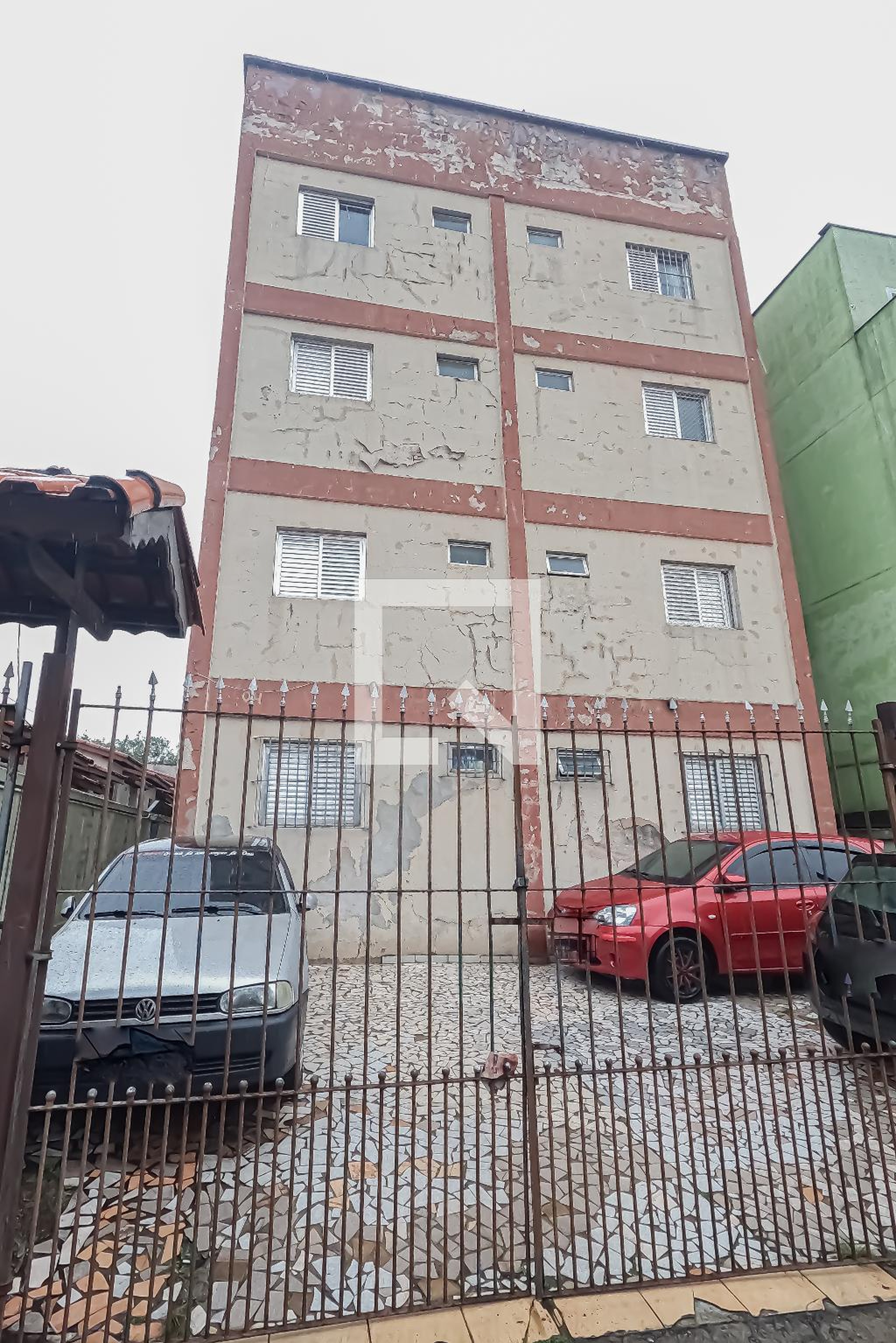 Fachada do Prédio Condomínio em Rua Tijucas do Sul, 4