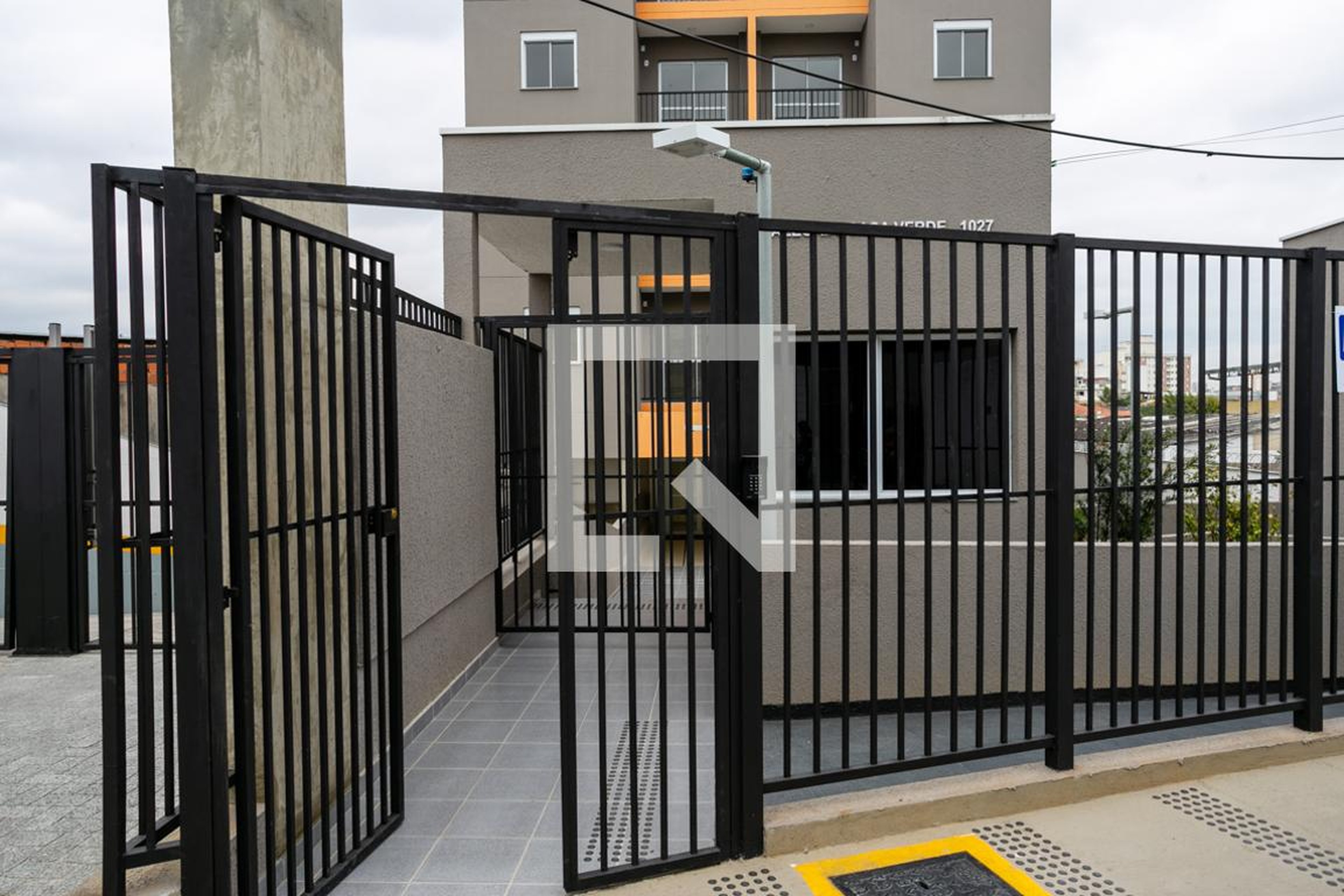 Fachada do condomínio Condomínio Alegria Casa Verde