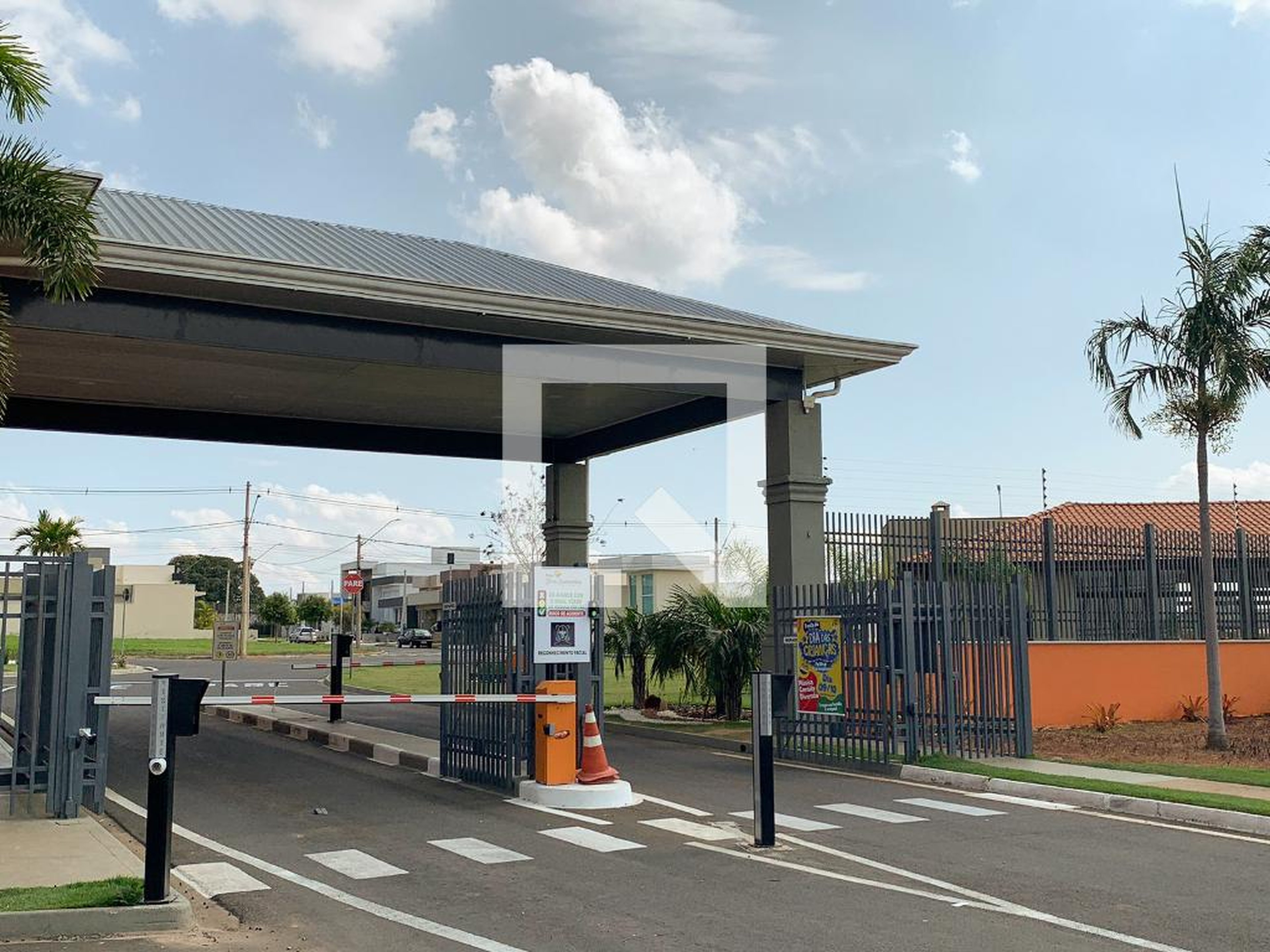 Fachada Condomínio em Avenida Olívio Franceschini, 150