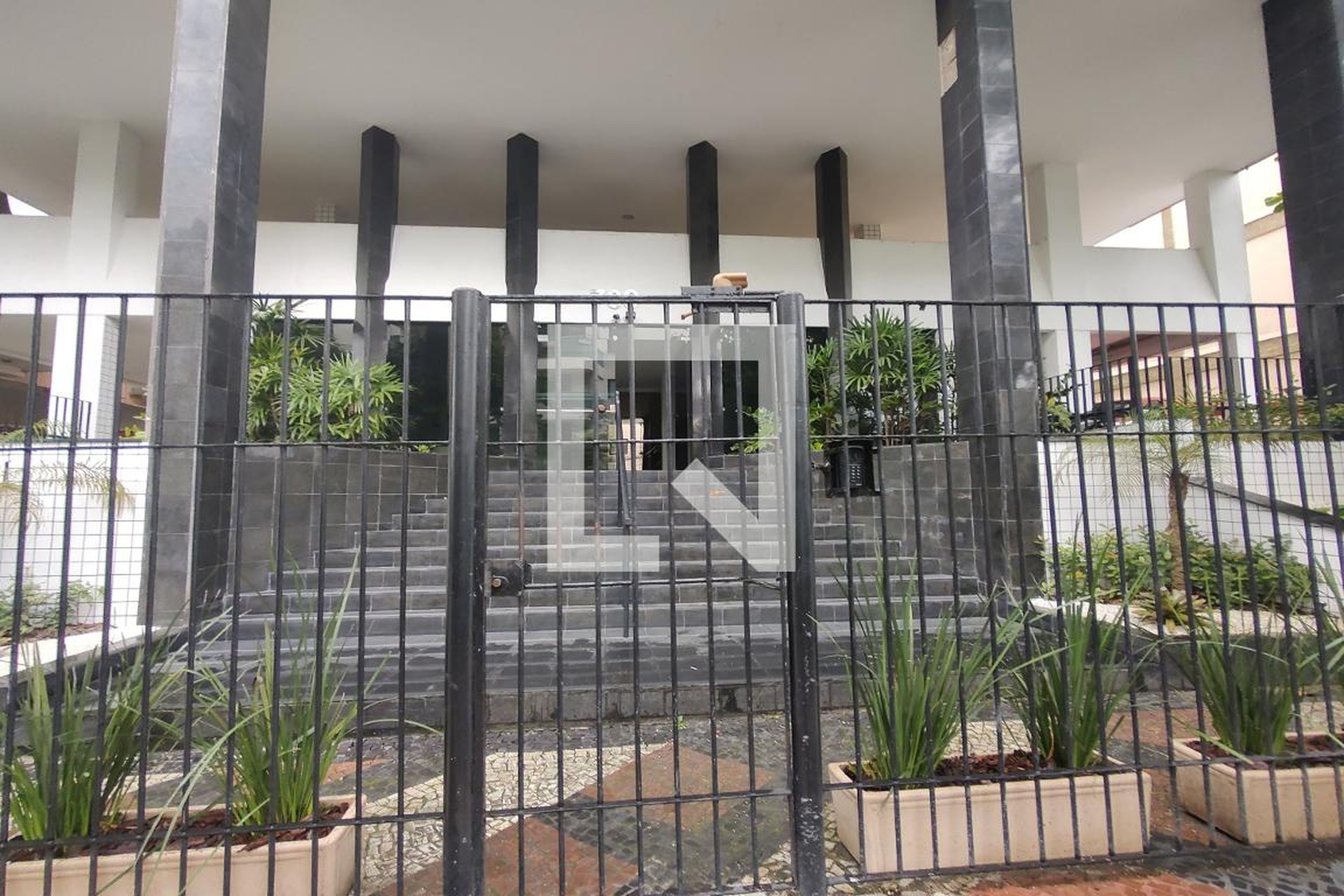 Fachada do Condomínio Condomínio Montreux