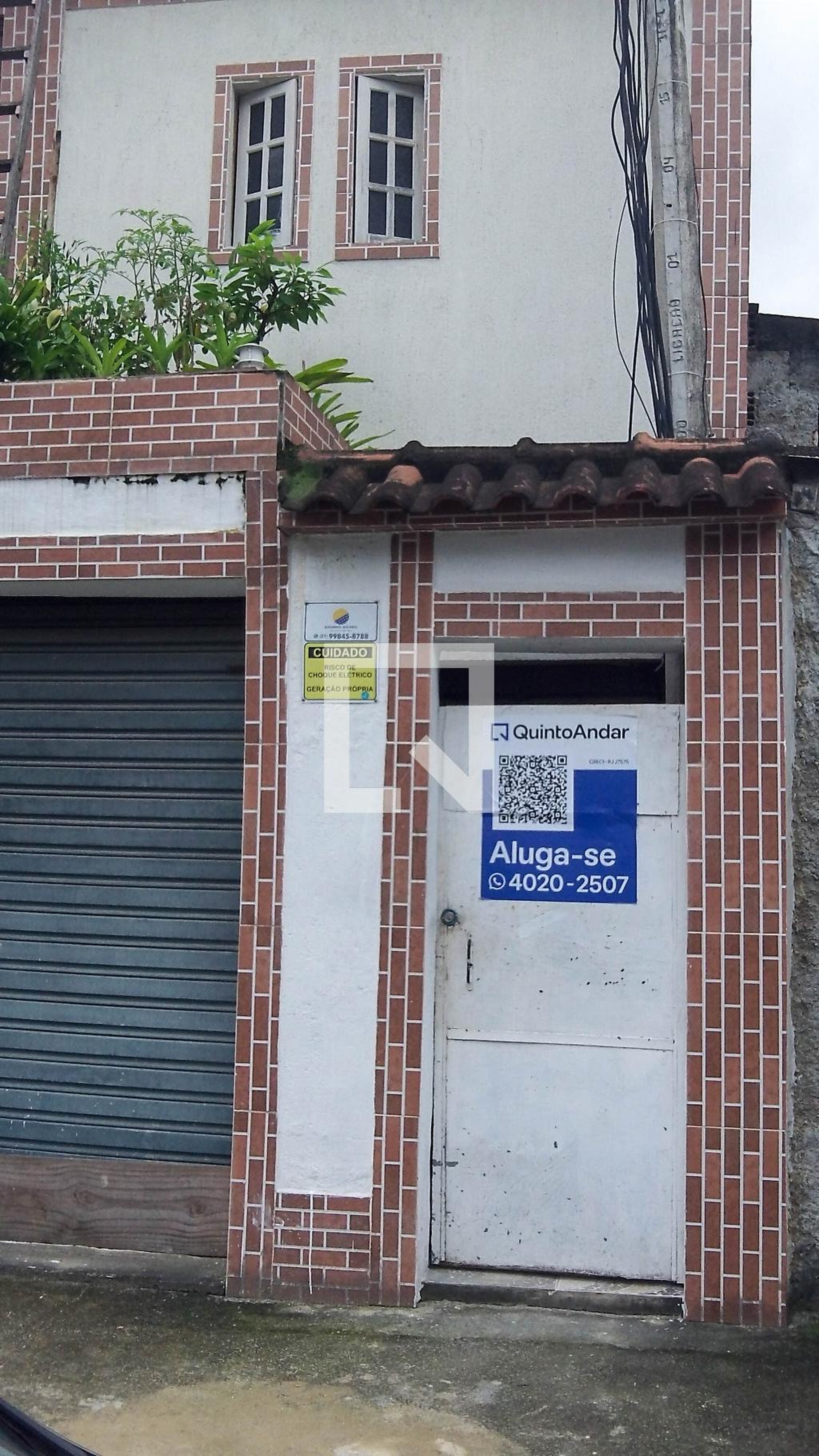 Fachada Condomínio em Rua Brisa do Vale, 24