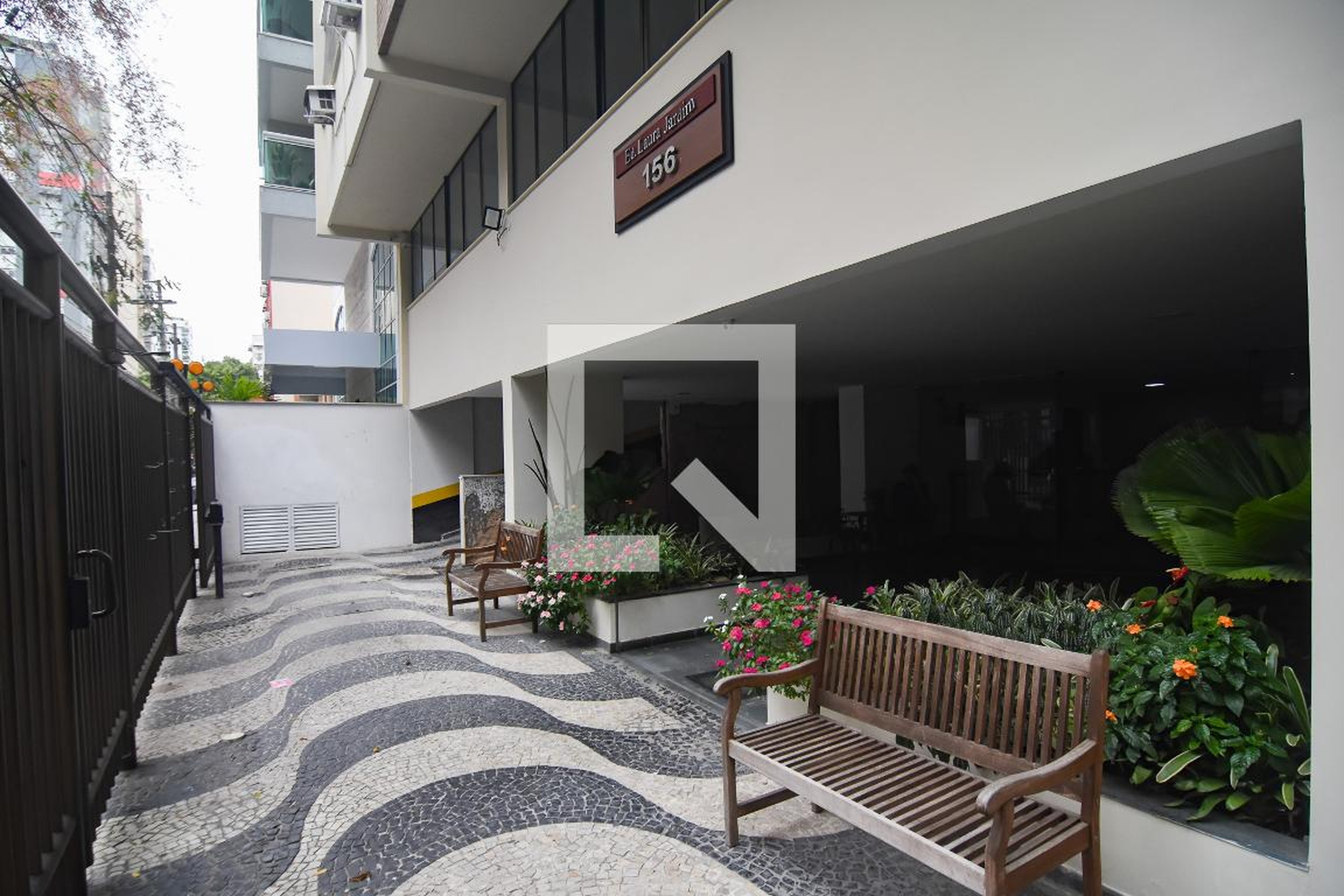 Entrada - Laura Jardim