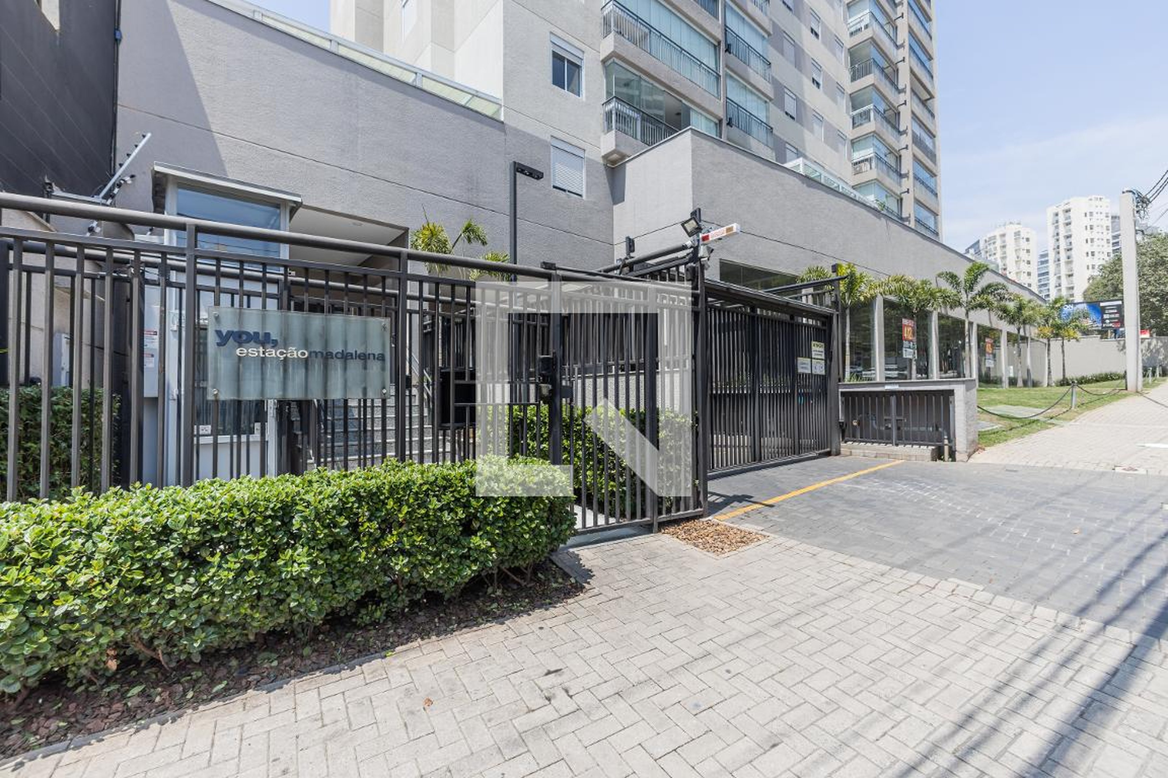 Fachada do Condomínio Condomínio You Estação Madalena