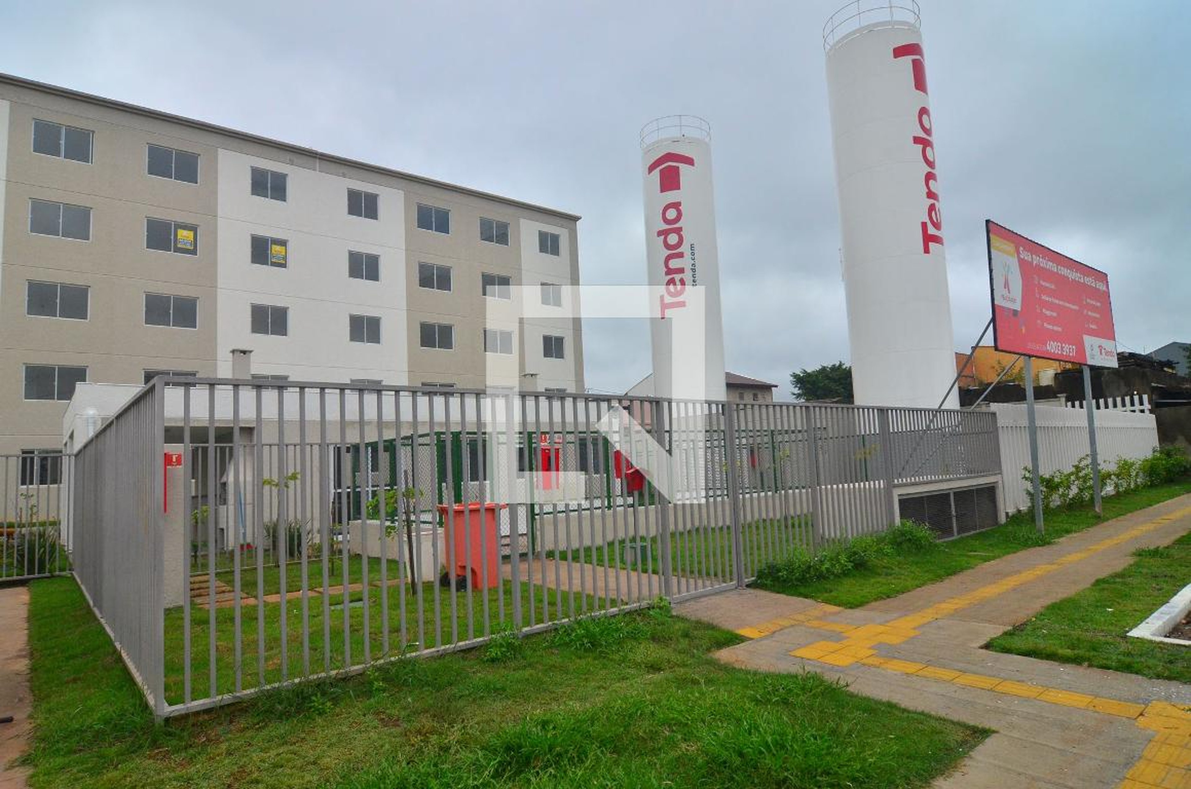 Fachada Condomínio em Rua Irmã Maria Hiltgardis, 401