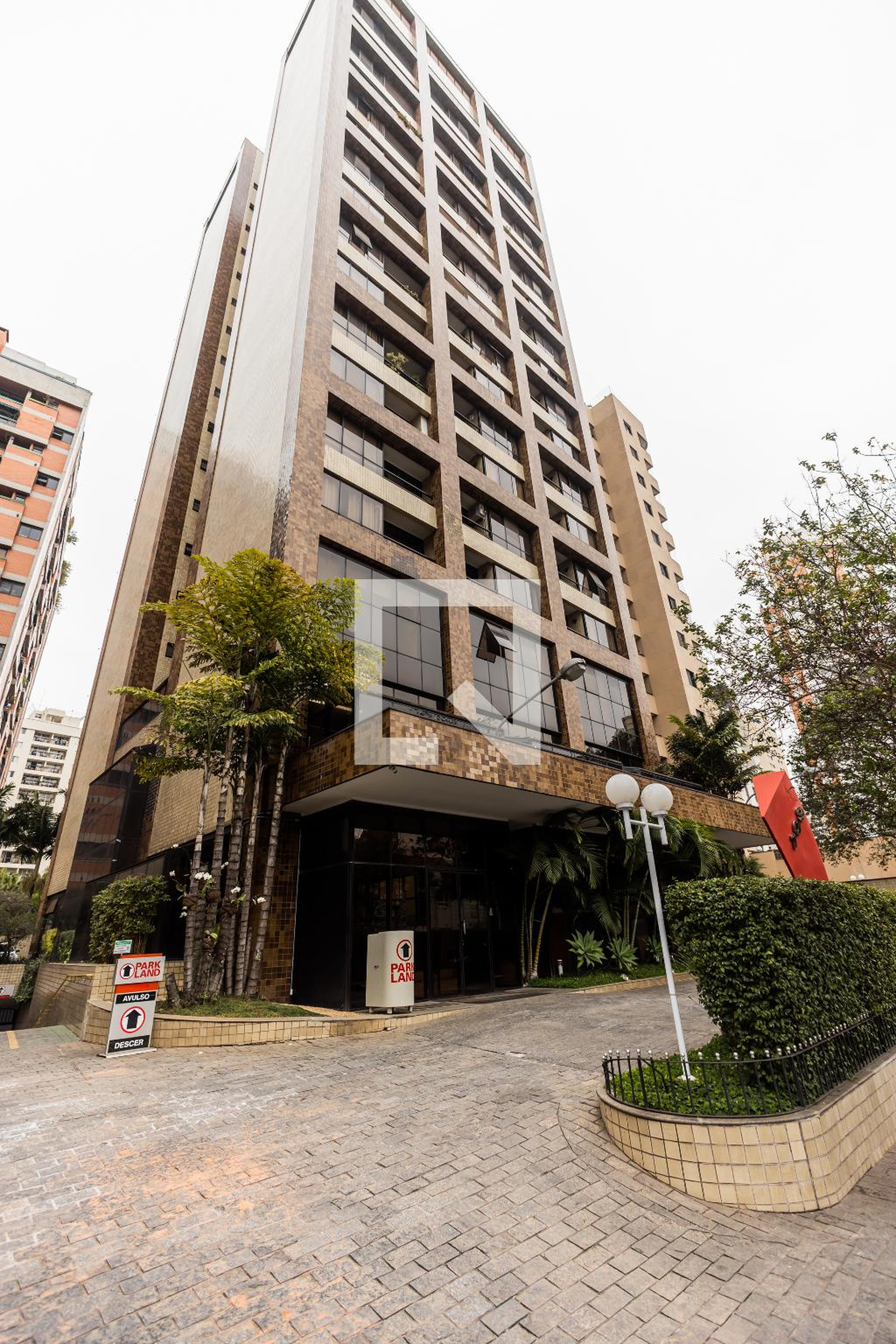 Fachada do Condomínio Condomínio Pinheiros