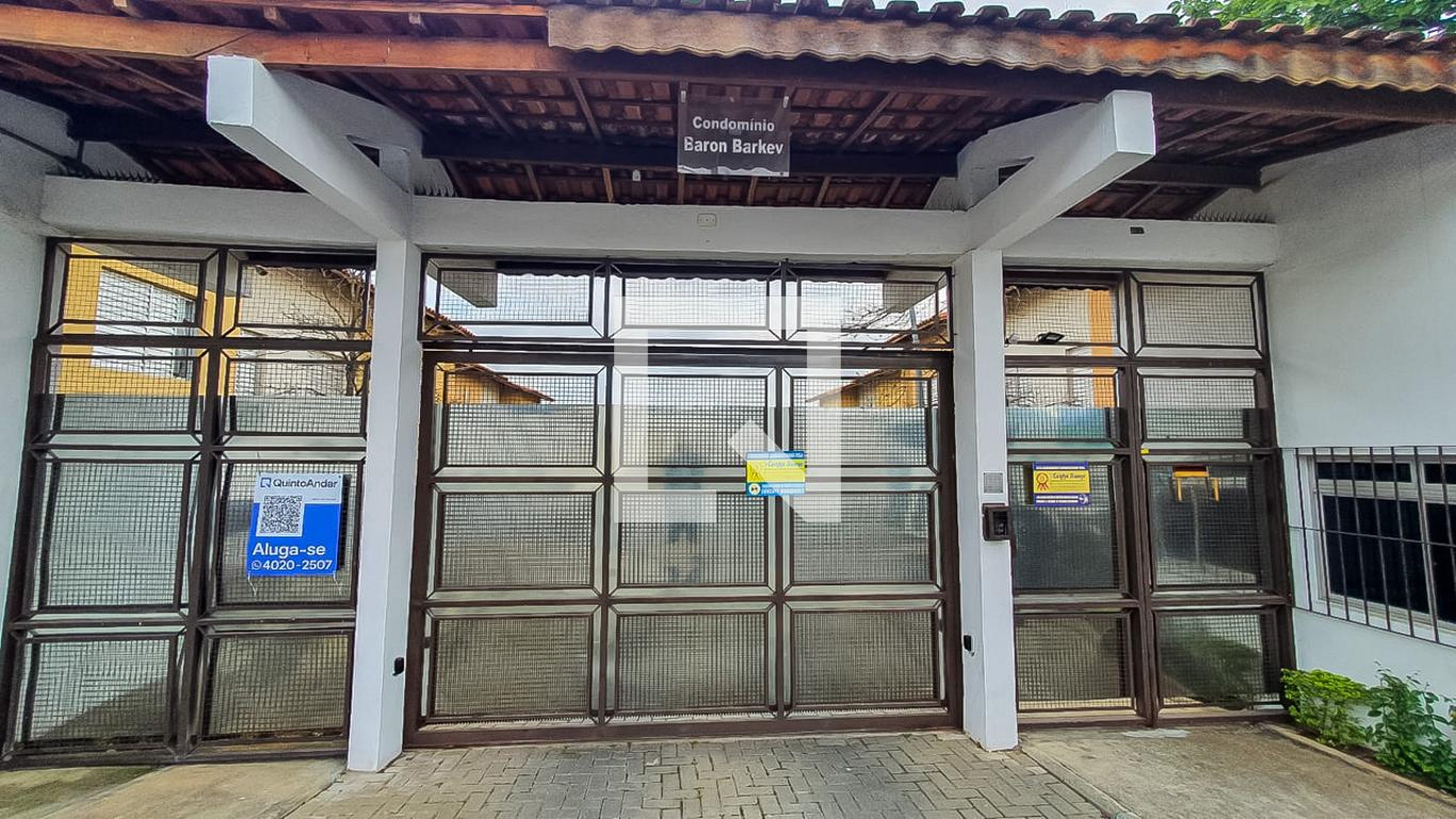 Fachada do Condomínio Condomínio Baron Barkev